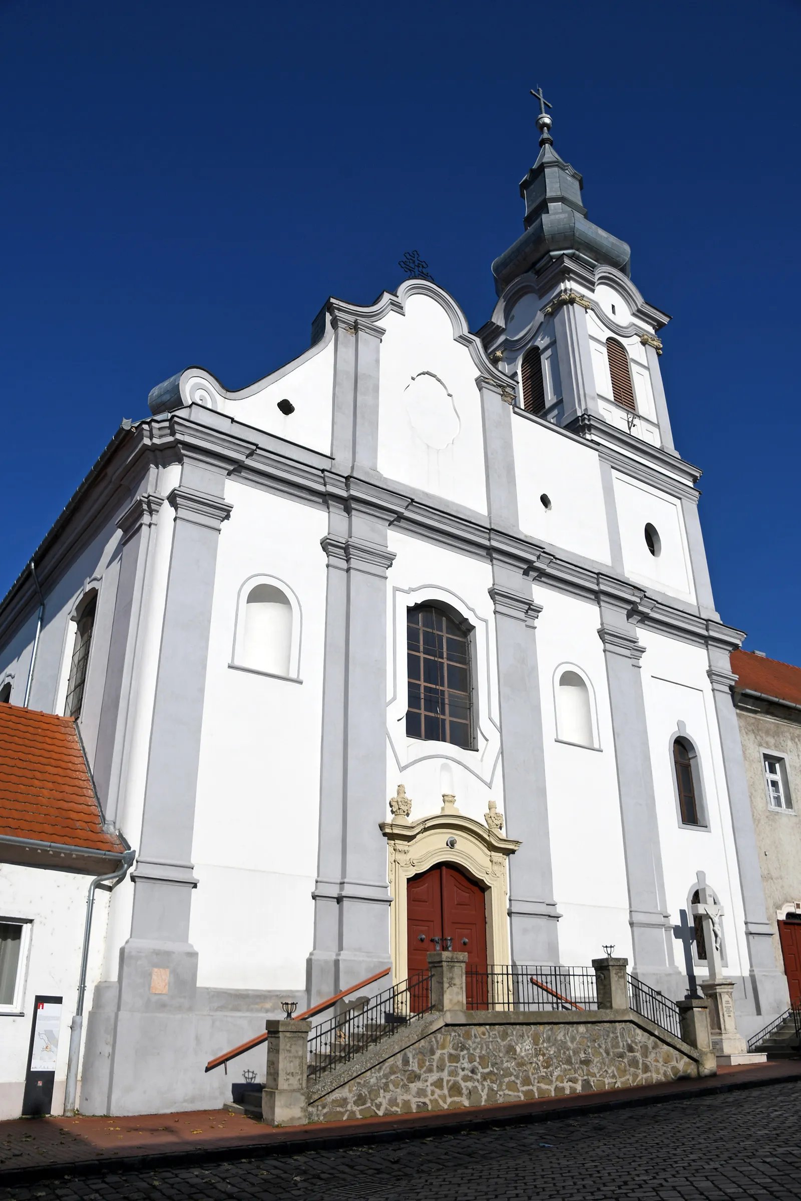 Photo showing: Franciscan church in Dunaföldvár, Hungary
