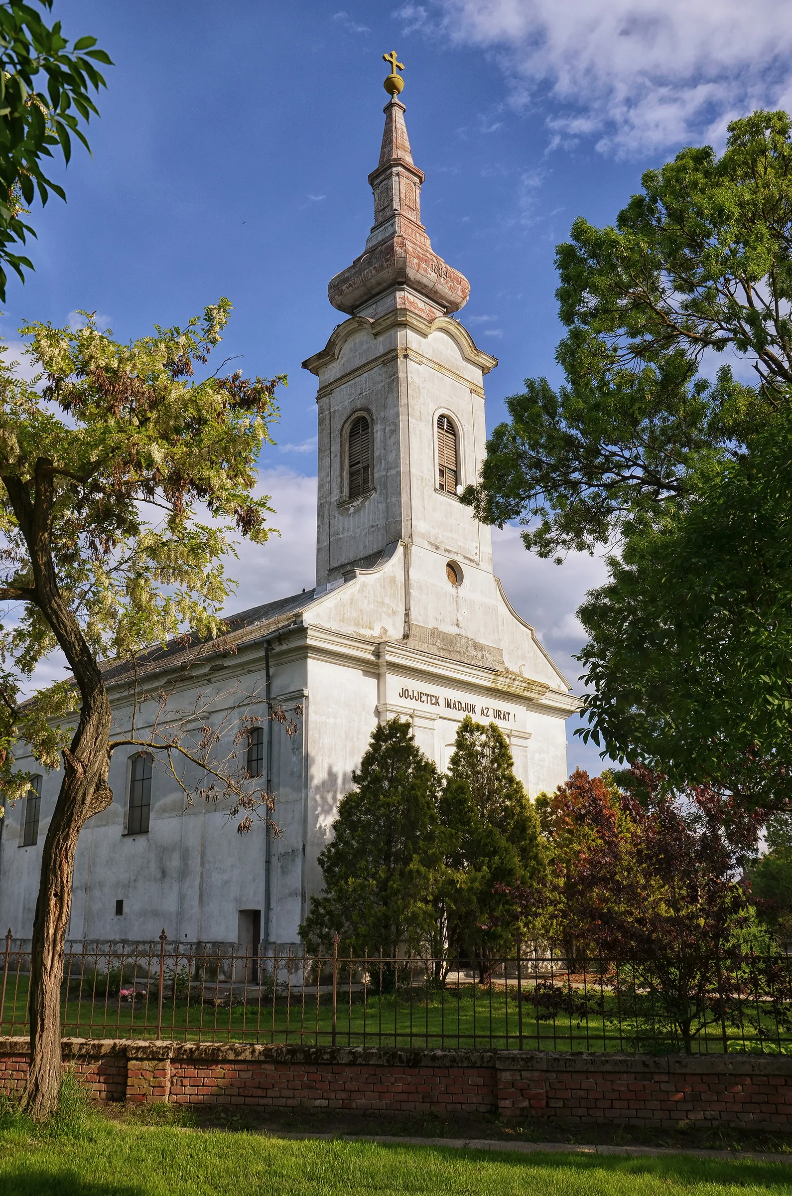 Photo showing: The Roman Catholic church in Dévaványa, Hungary