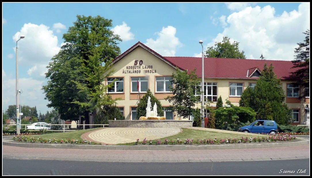 Photo showing: Kossuth Lajos Elementary School, Soltvadkert, Hungary