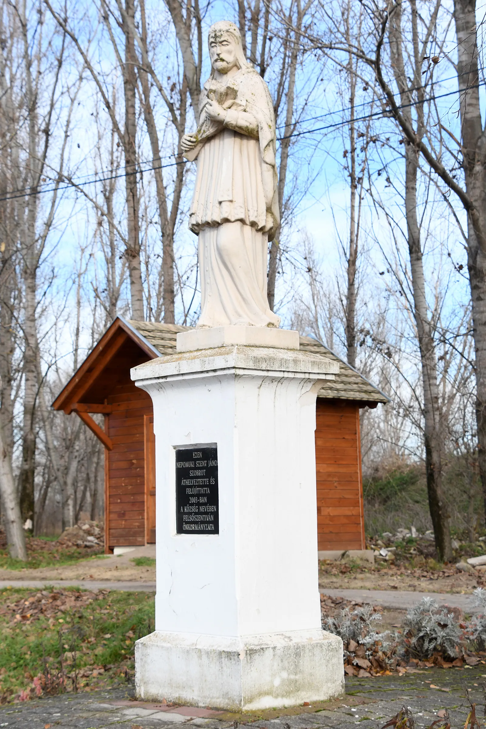 Photo showing: Statue of Saint John of Nepomuk in Felsőszentiván