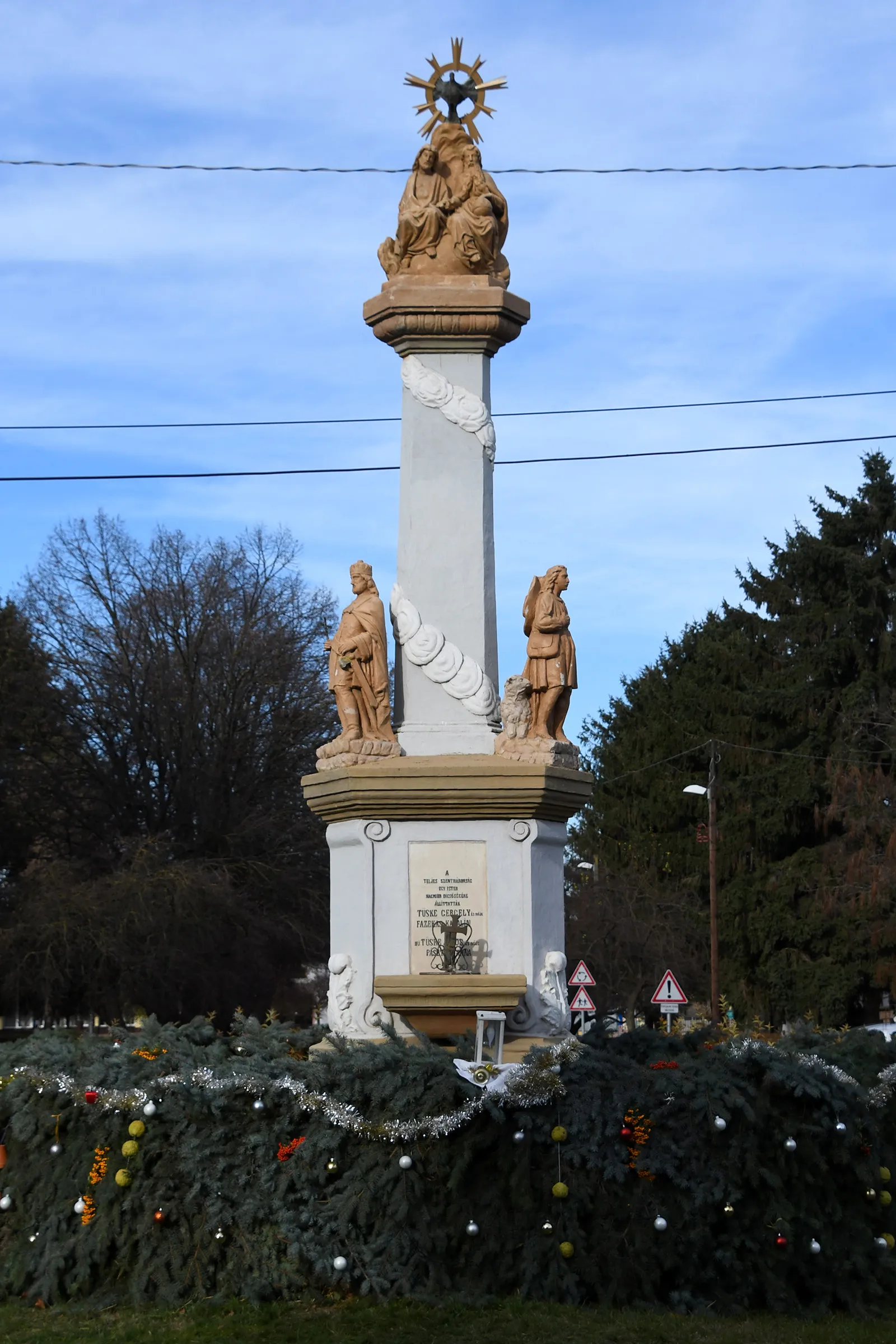 Photo showing: Holy Trinity column in Tataháza