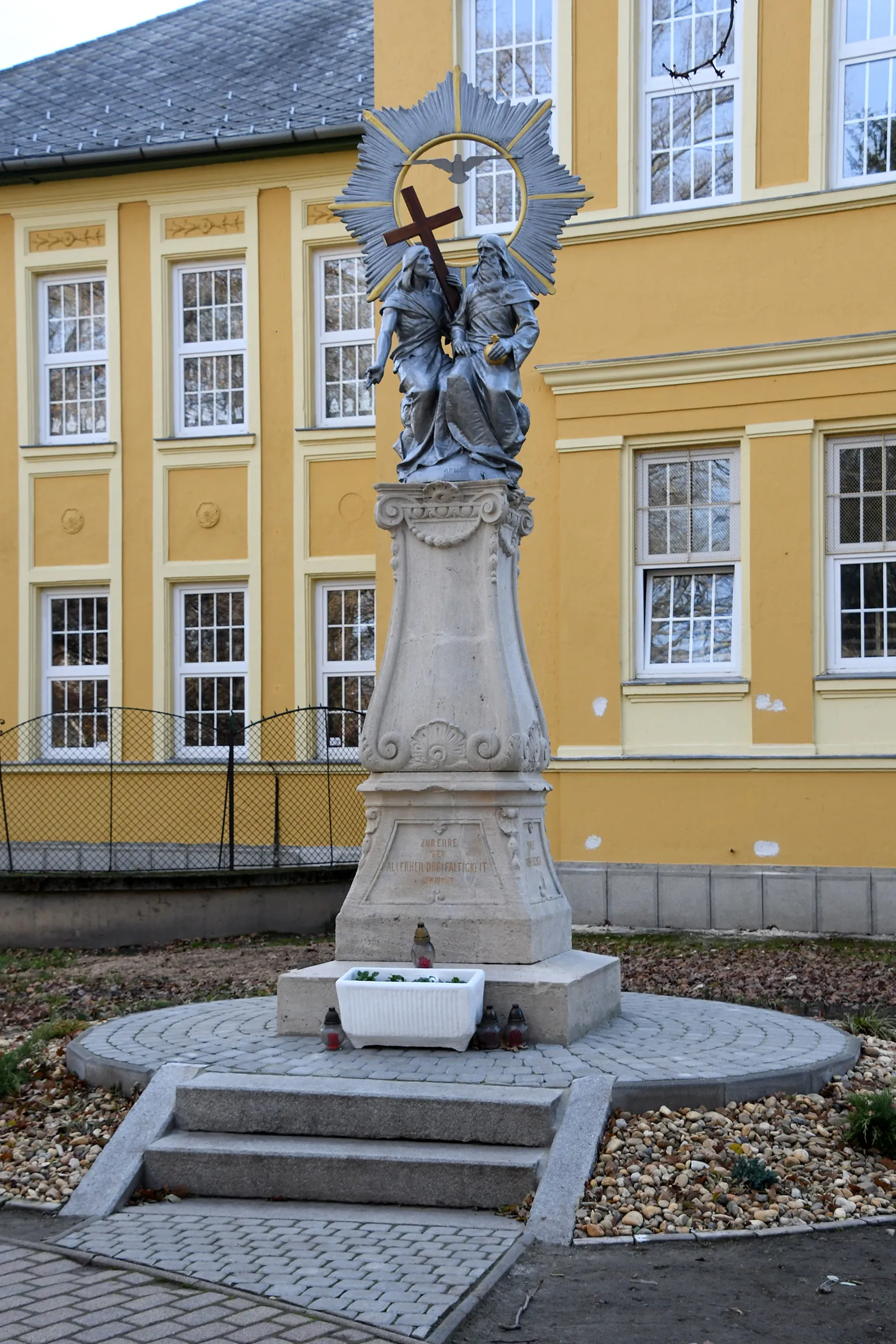 Photo showing: Holy Trinity column in Bácsalmás