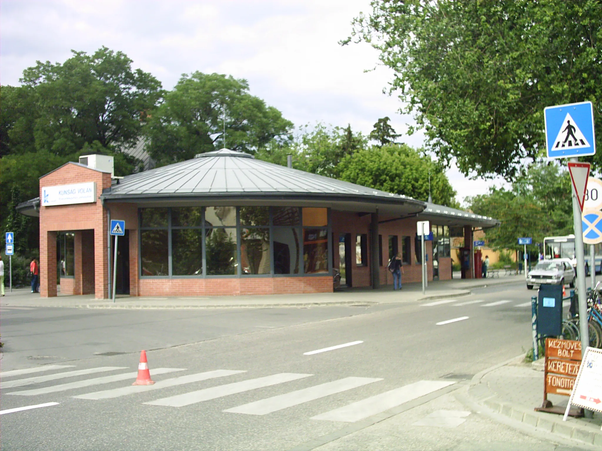 Photo showing: Kiskunfélegyháza, buszpályaudvar.