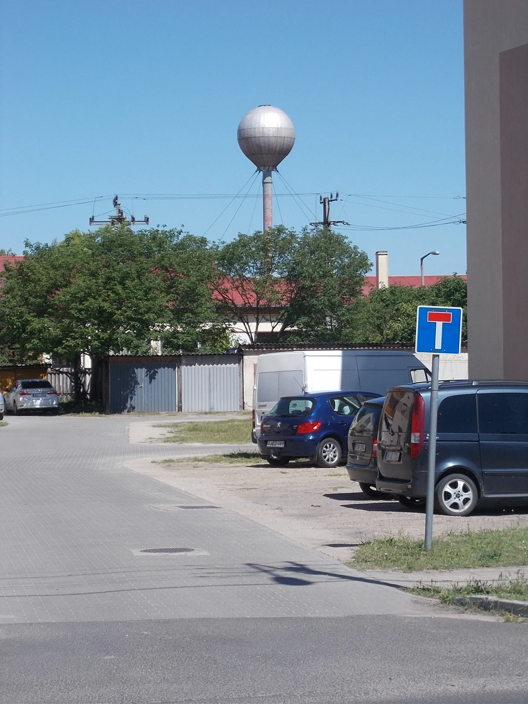 Photo showing: Water tower at Sárkány József Street, Kiskőrös, Bács-Kiskun County, Hungary.