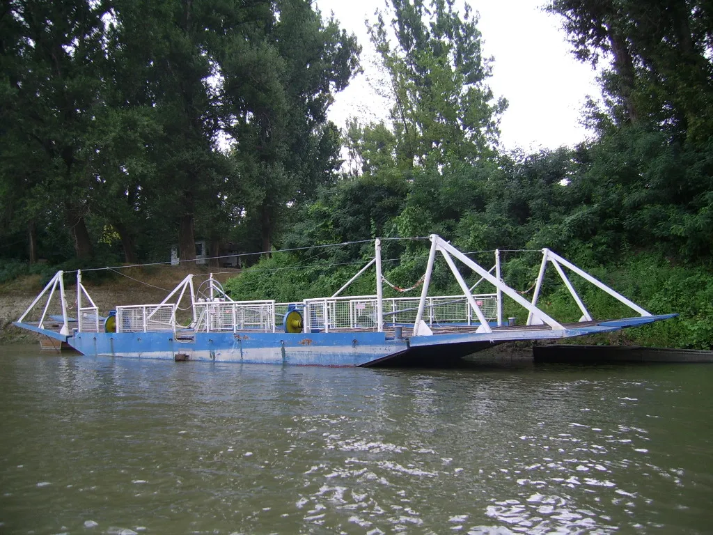 Photo showing: River ferry, Tiszainoka (Hungary)