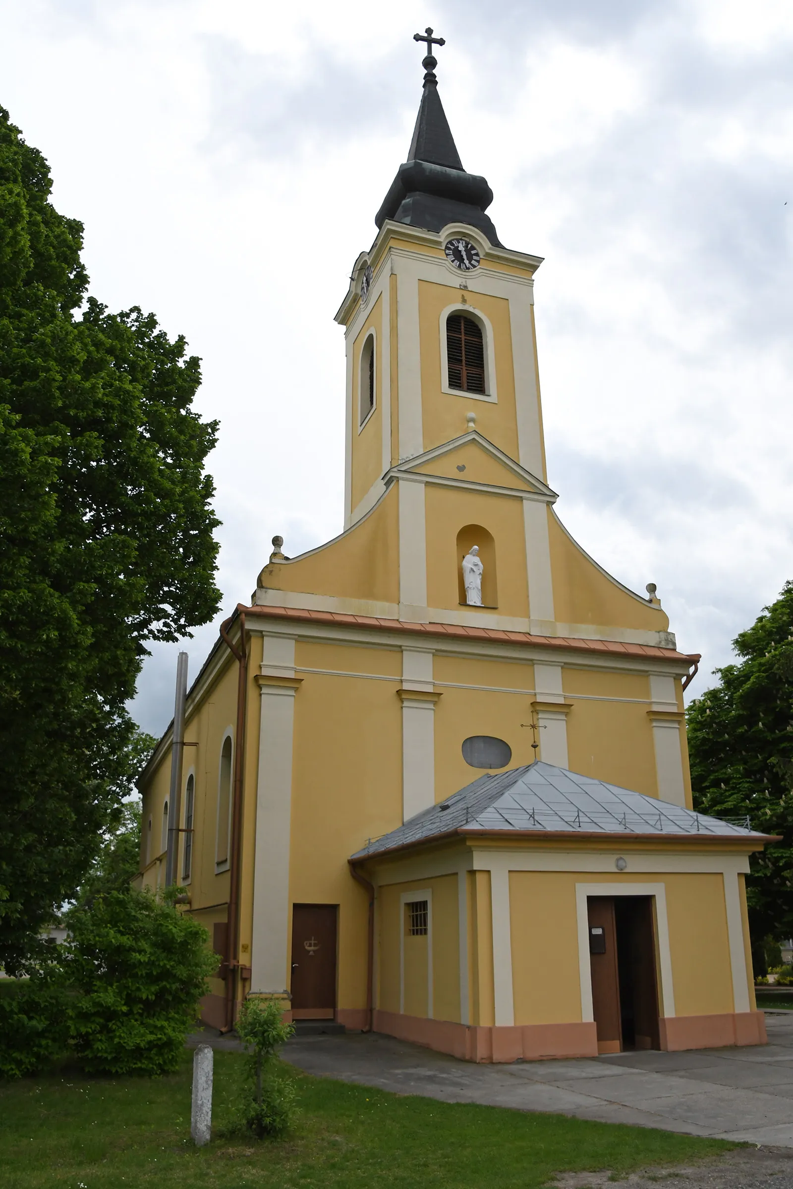 Photo showing: Roman Catholic church in Miske, Hungary