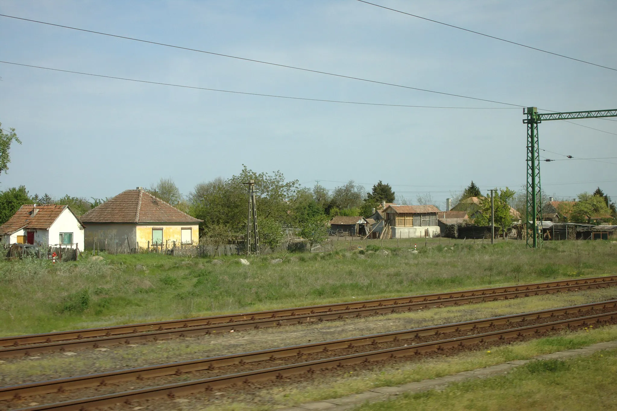Photo showing: Some houses and a part of the train station in the town of Kelebia, Hungary