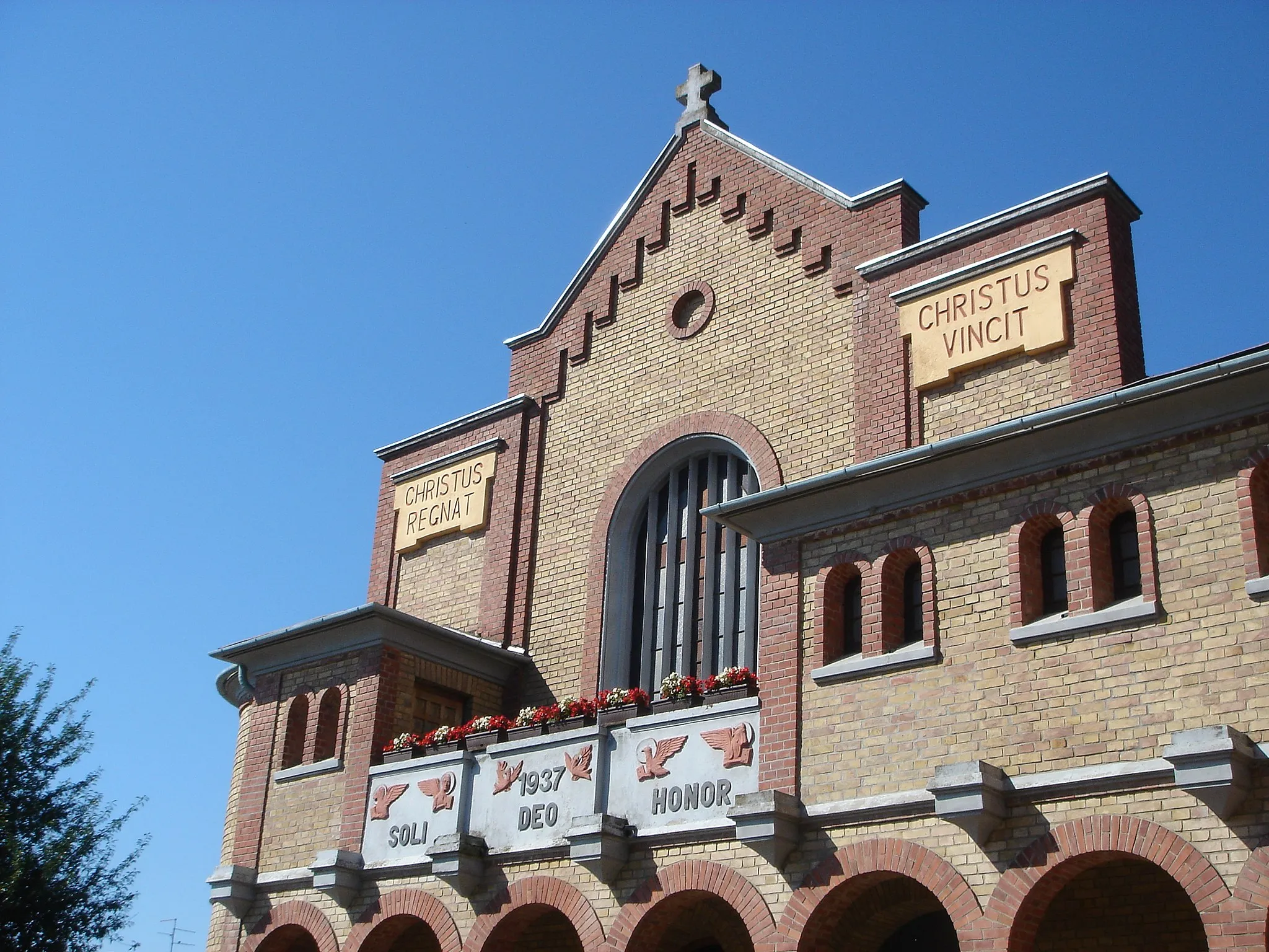 Photo showing: The Facade of the Catholic Church in Kelebija
