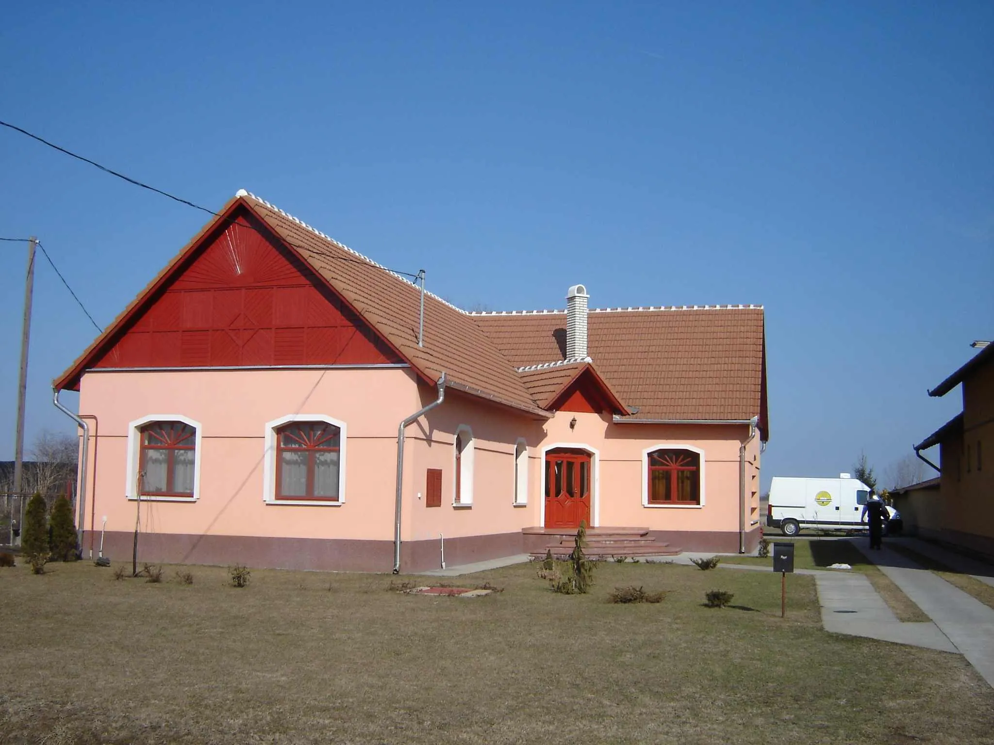 Photo showing: Új napsugaras ház Domaszéken