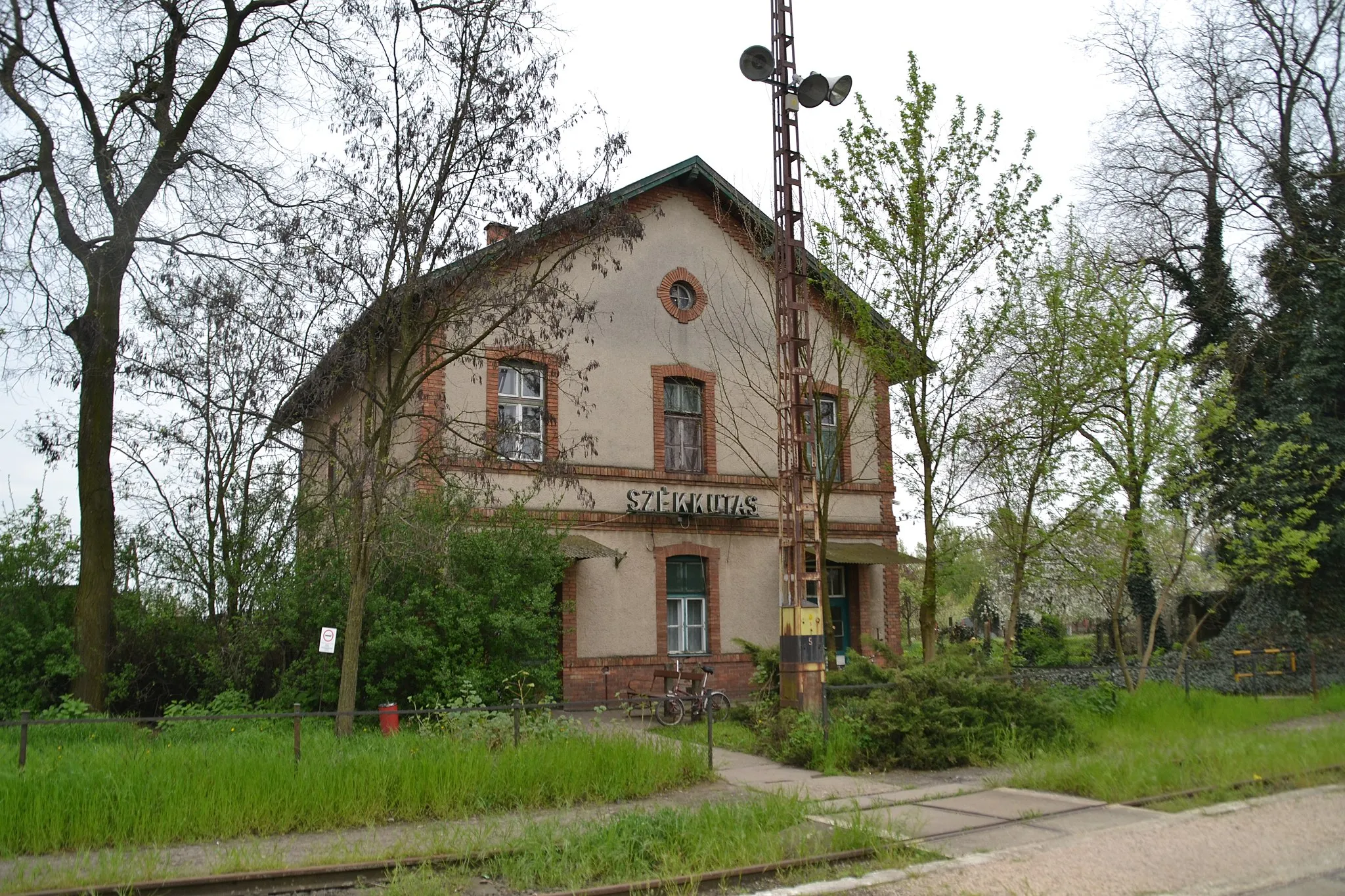 Photo showing: Székkutas vasútállomása