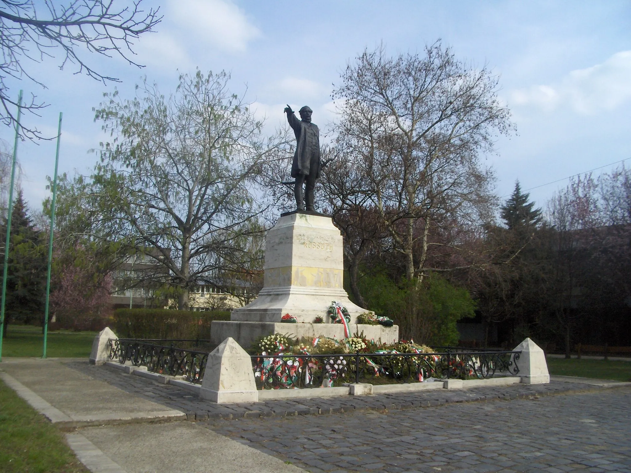 Photo showing: Kossuth-szobor Orosházán. Alkotó: Horvay János (1904) Restaurátor: Rajki László (2002)