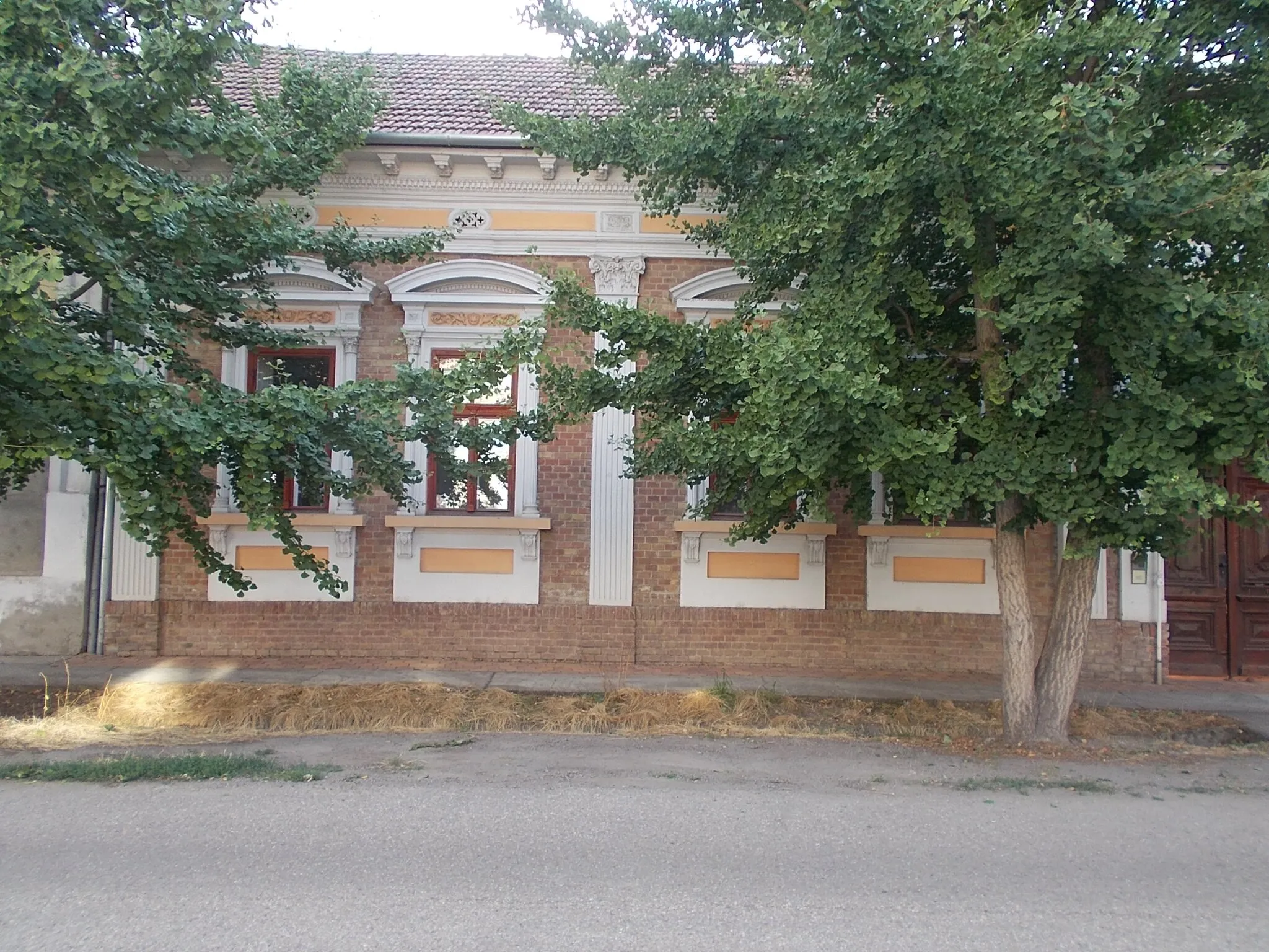 Photo showing: Civic house. Built in 1912. Local grade listed - 5 Thék Endre Street, Orosháza, Békés County, Hungary.