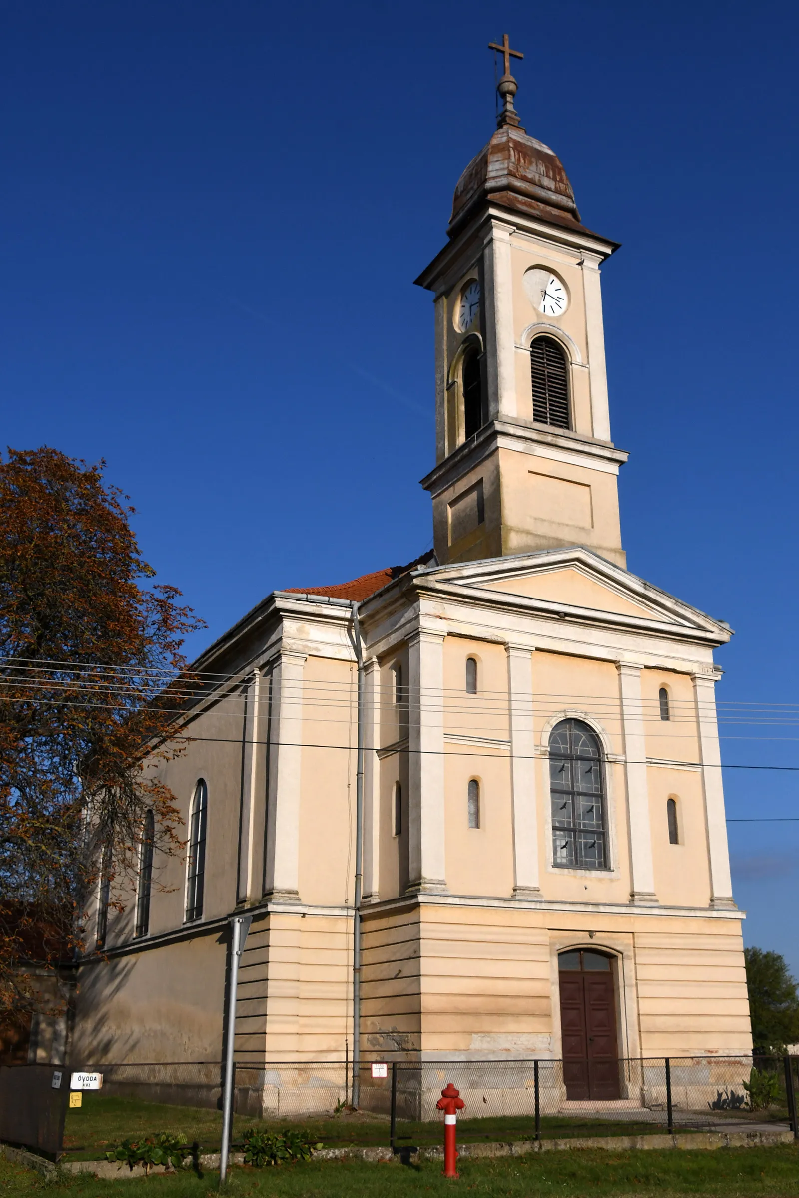 Photo showing: Roman Catholic church in Hantos, Hungary