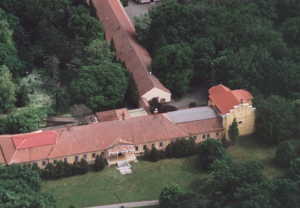 Photo showing: Palace - Kétegyháza - Hungary - Europe (Andrássy-Almásy Mansion)

This is a photo of a monument in Hungary. Identifier: 2492