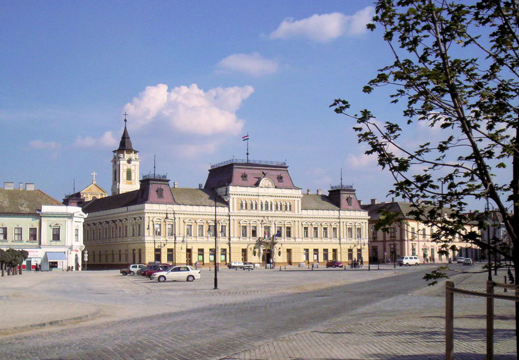 Photo showing: A bajai városháza (egykori Grassalkovich-palota)  – photo taken by uploader User:Csanády in 2006.