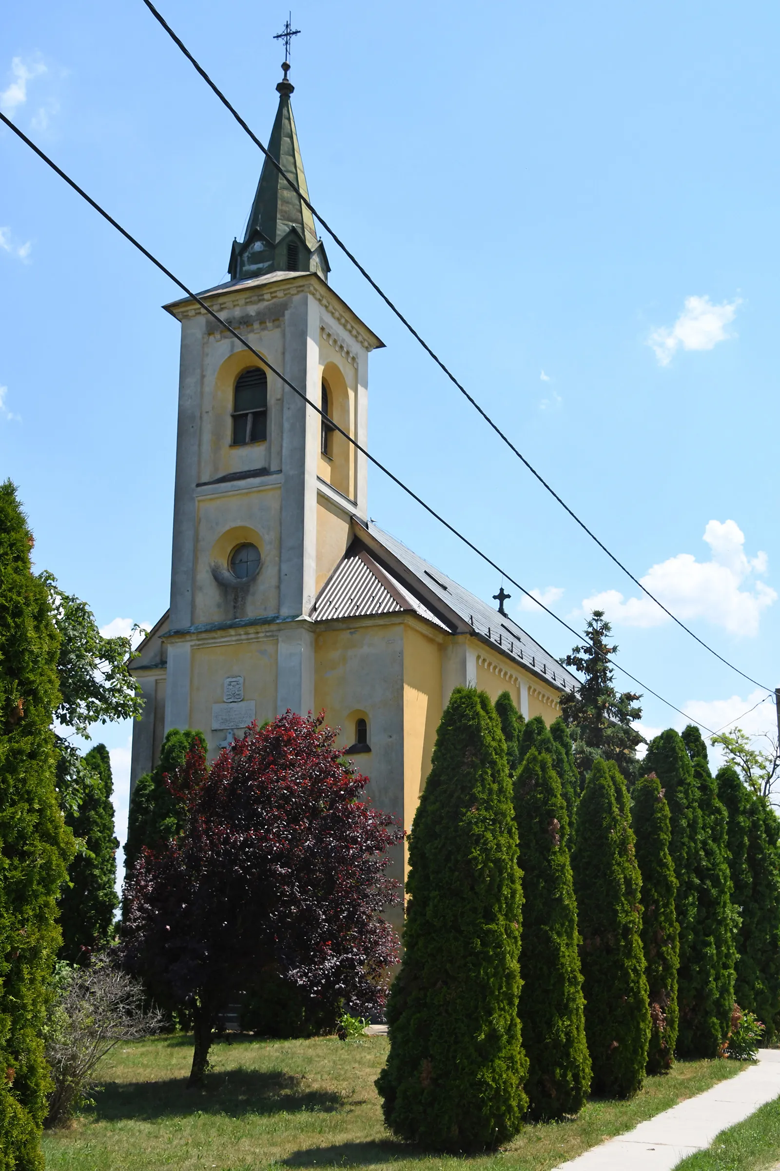 Photo showing: Roman Catholic church in Öregcsertő, Hungary