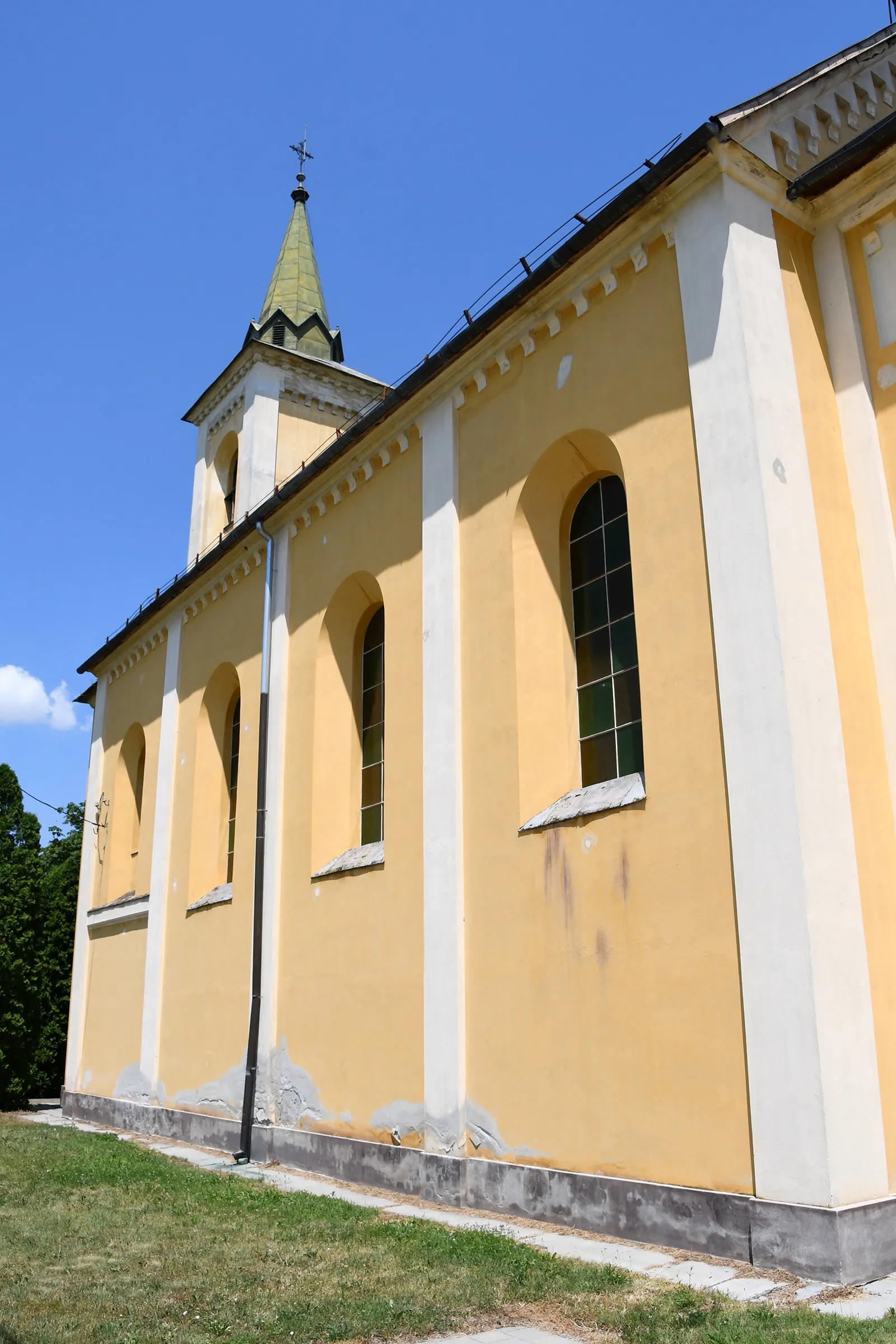 Photo showing: Roman Catholic church in Öregcsertő, Hungary