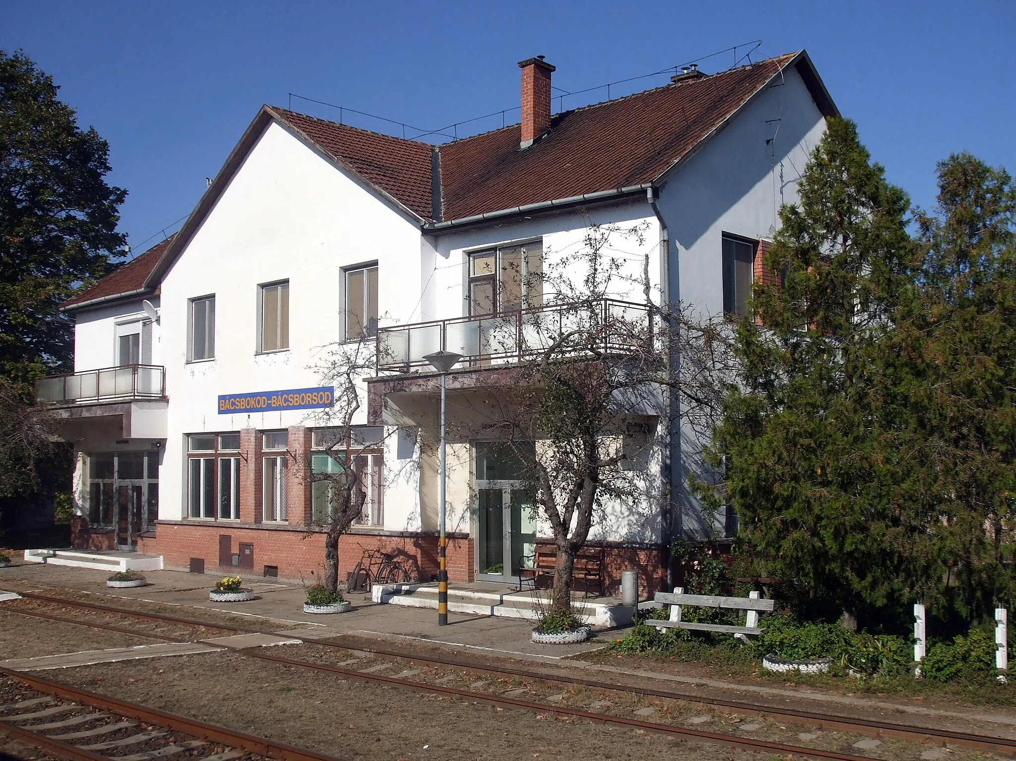 Photo showing: Bácsbokod-Bácsborsod vasútállomás a Bátaszék–Baja–Kiskunhalas-vasútvonalon