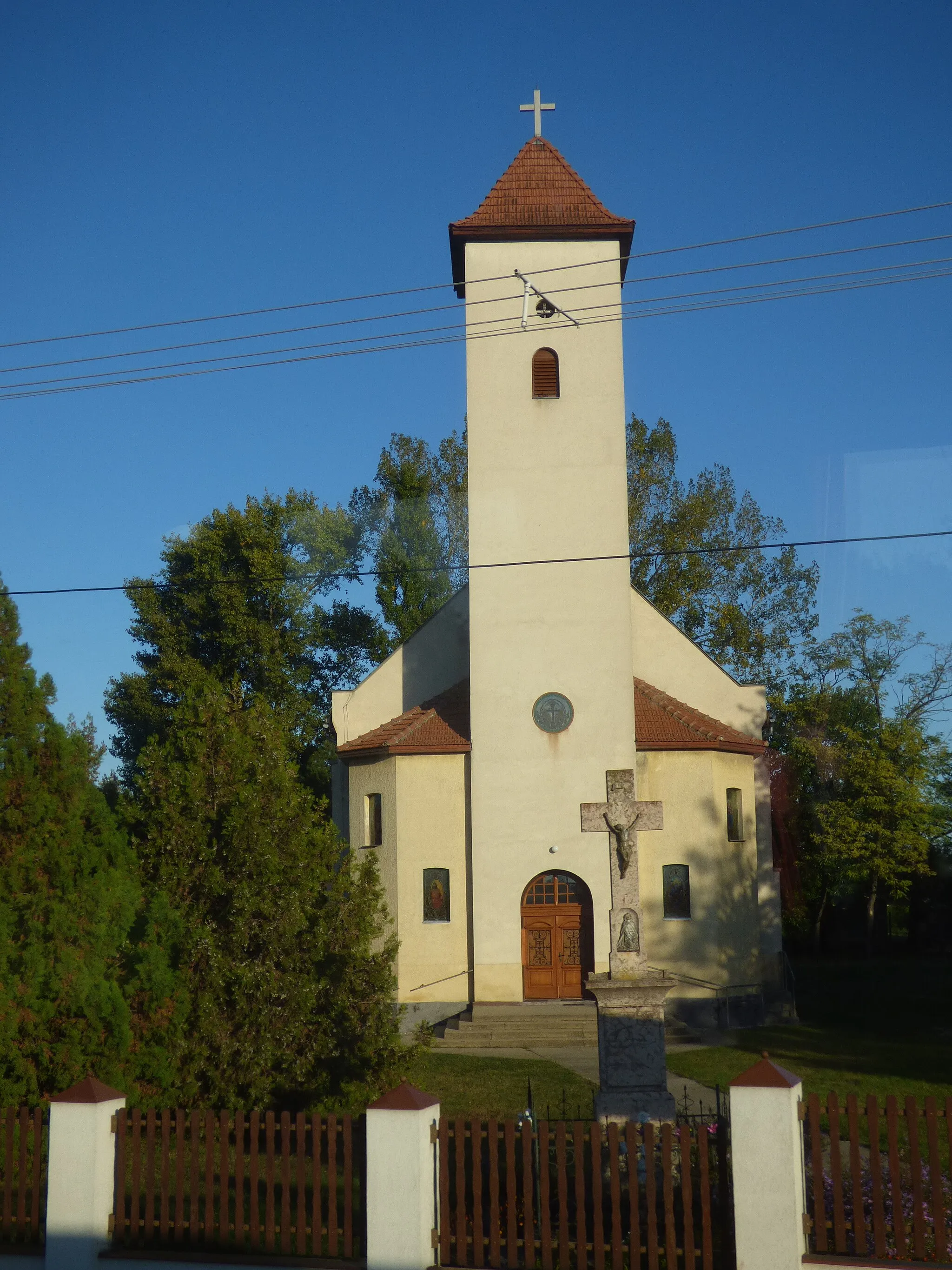 Photo showing: Jakabszállás temploma az országút felől