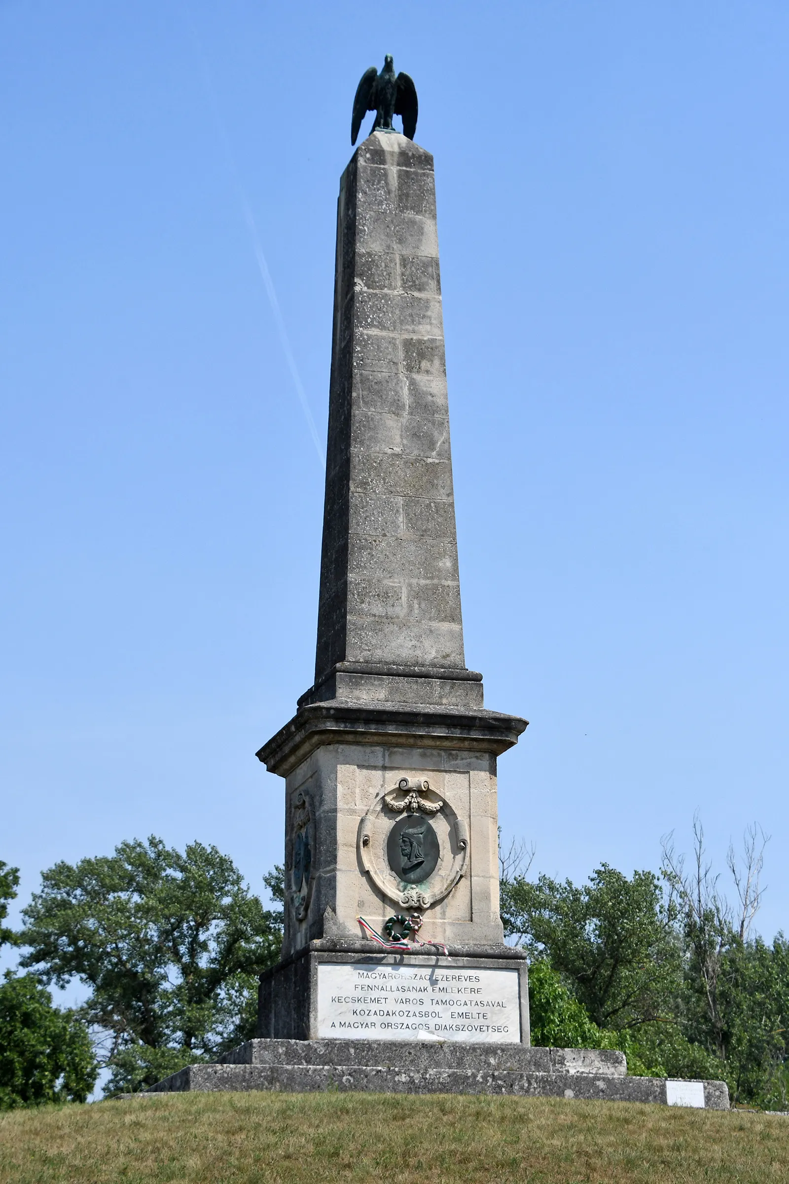 Photo showing: Memorial of the seven chieftains of the Magyars near Pusztaszer, erected in 1900
