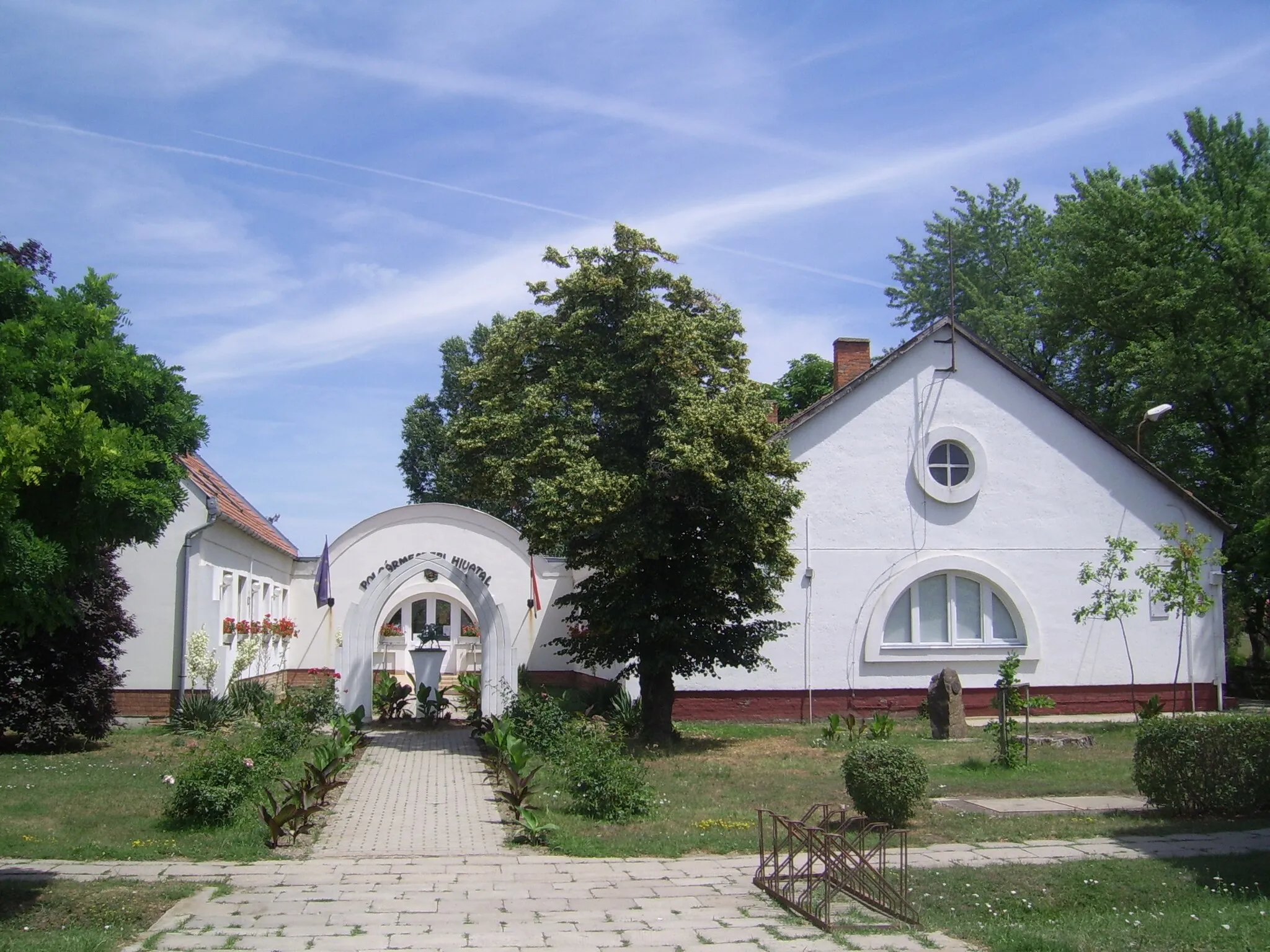 Photo showing: Village hall, Mártély, Hungary