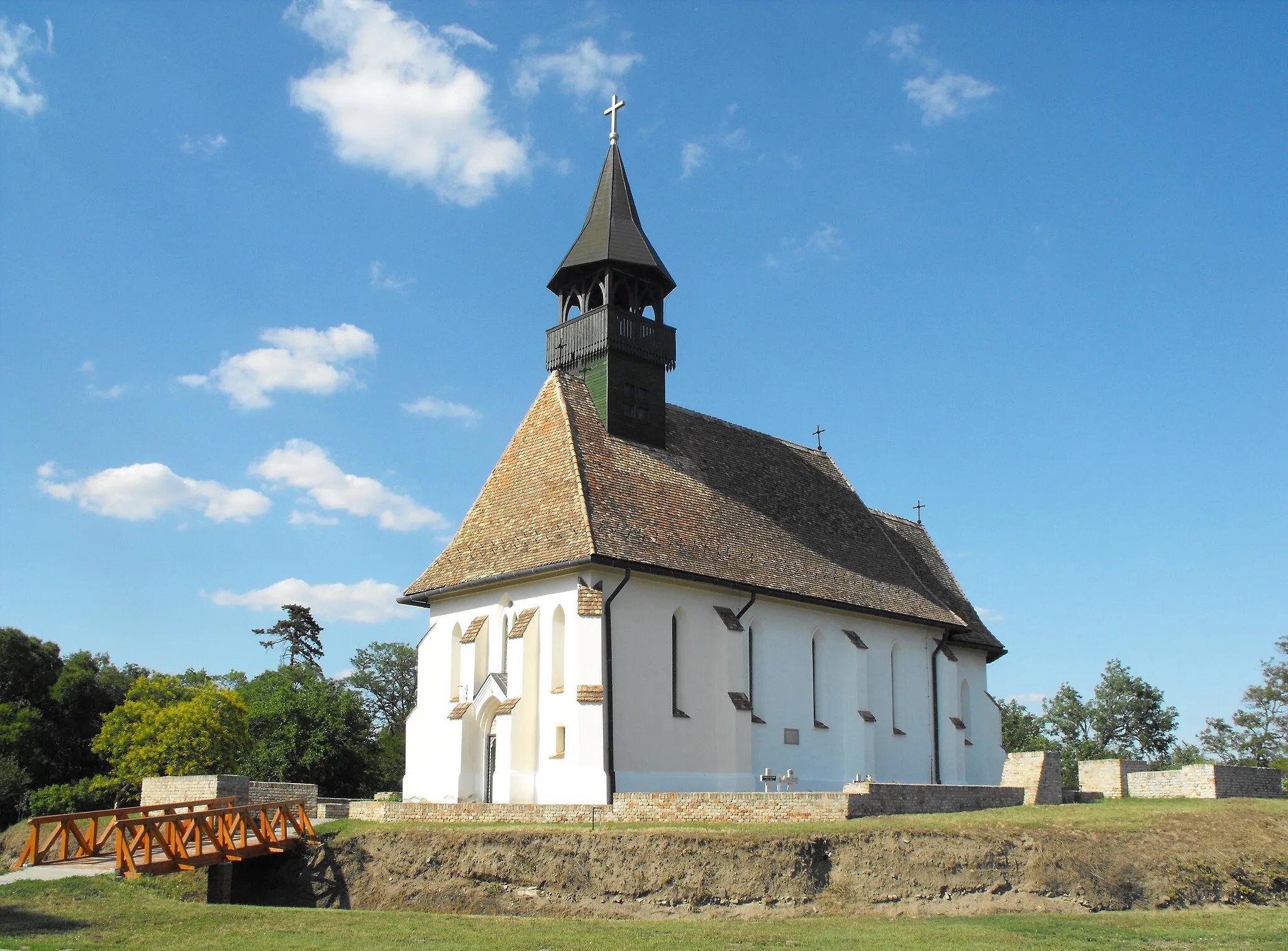 Photo showing: Fortified church in Óföldeák, Hungary.