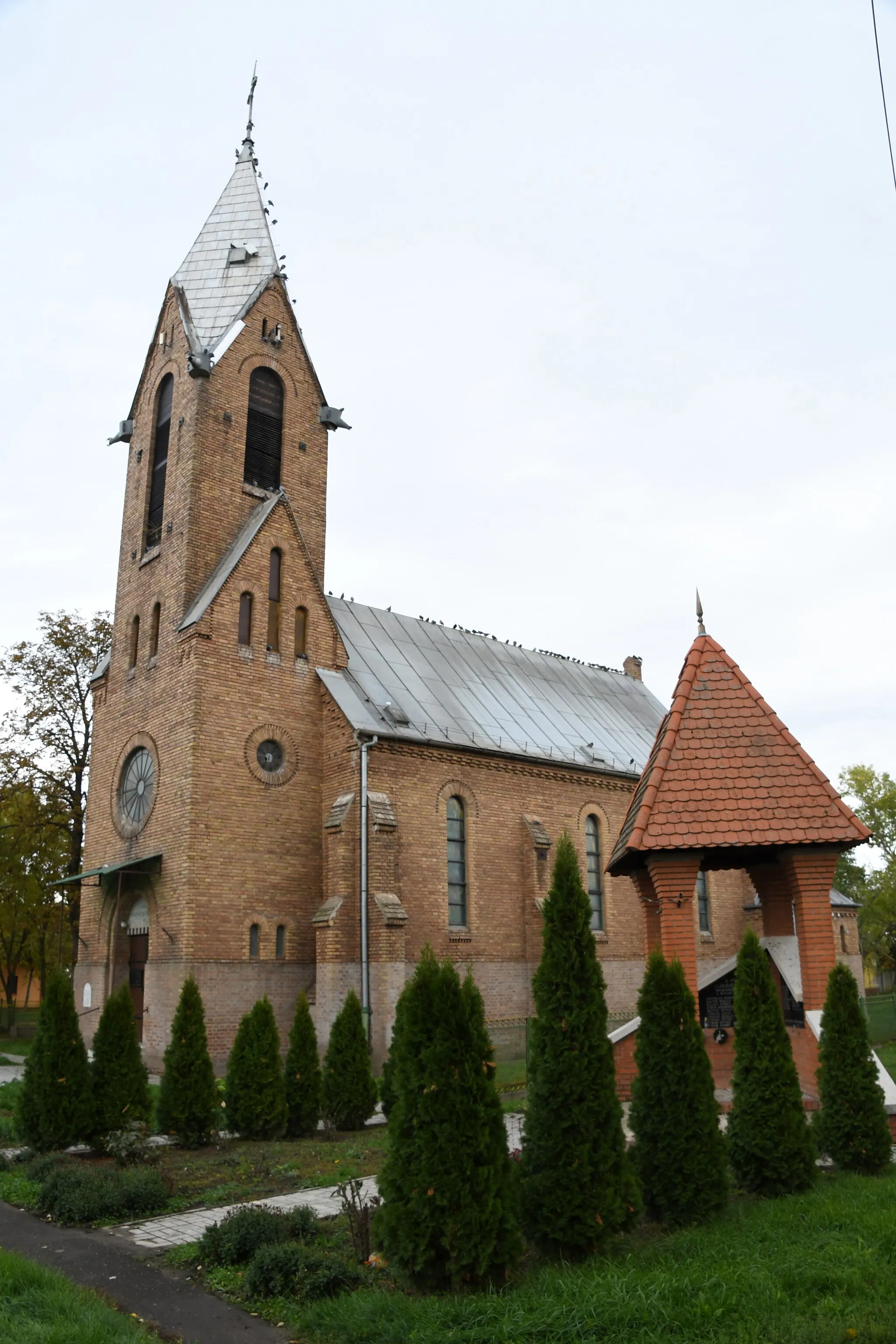 Photo showing: Roman Catholic church in Kövegy, Hungary