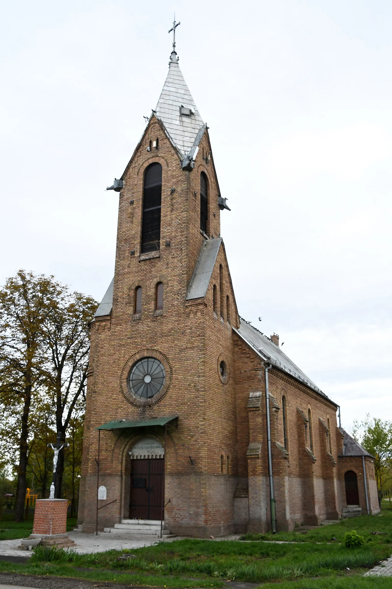 Photo showing: Roman Catholic church in Kövegy, Hungary