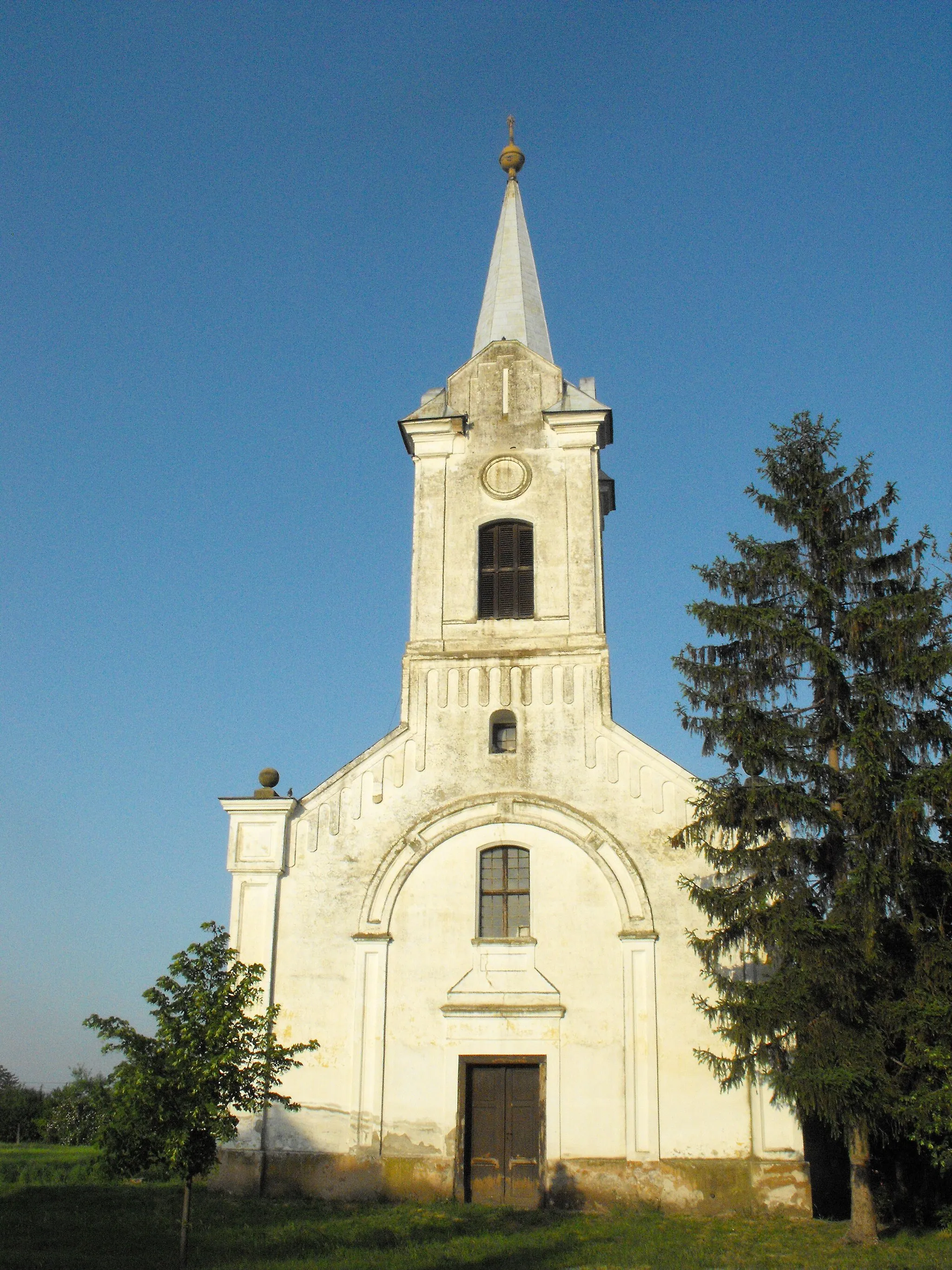 Photo showing: Lutheran church in Ambrózfalva, Hungary, built between 1862 and 1863.