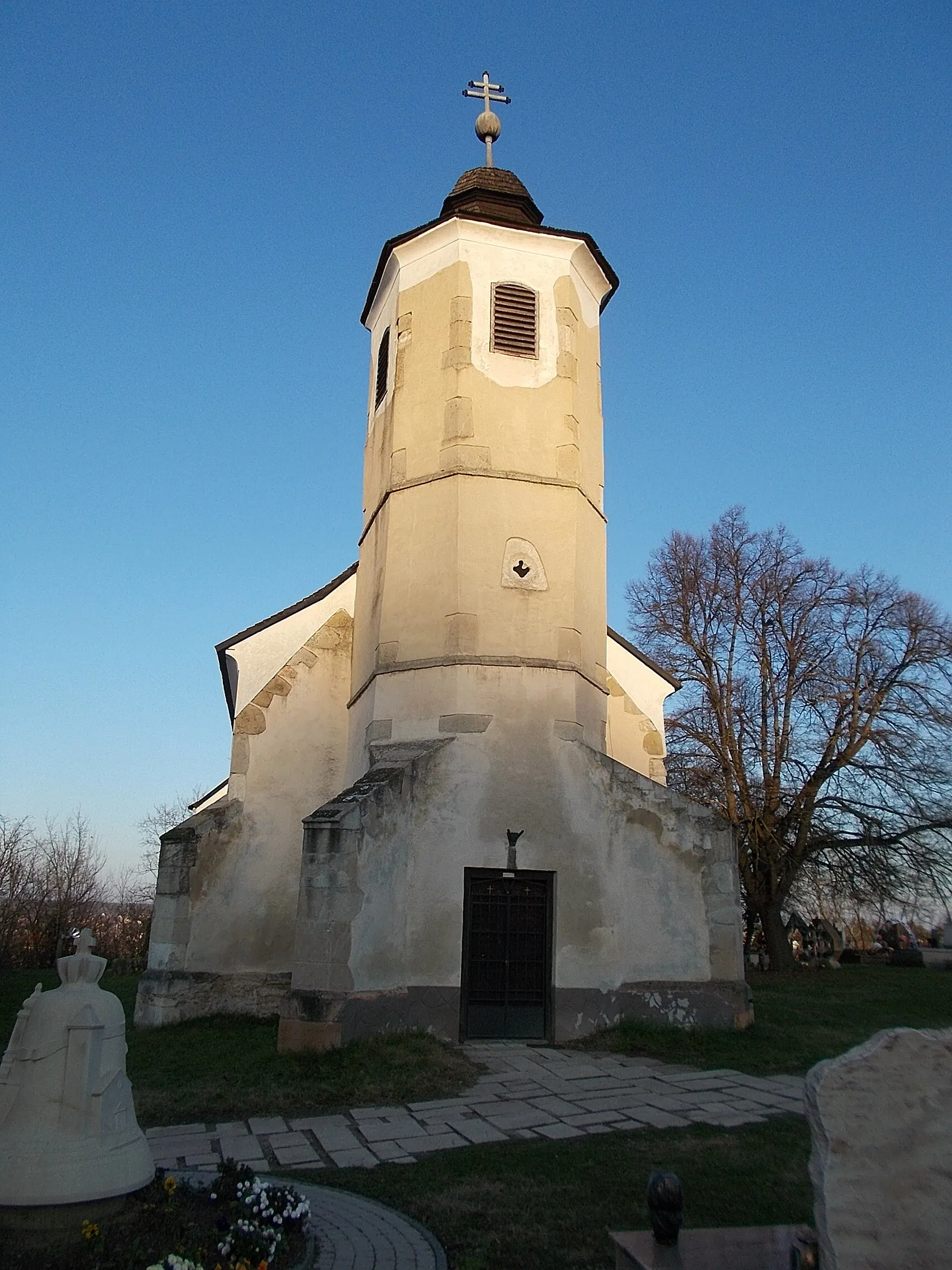 Photo showing: : Saint Martin Church, SW (main) facade - Isaszeg, Pest County, Hungary.