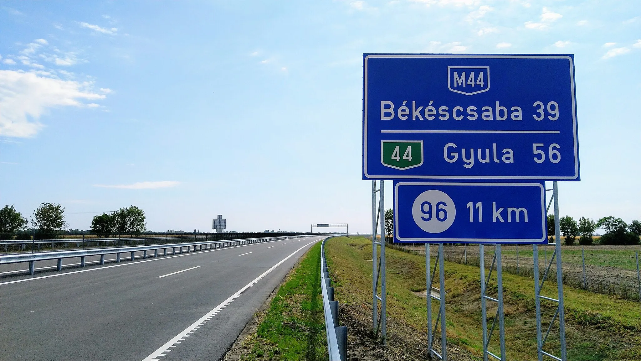 Photo showing: Az M44-es autóút Békéscsaba felé folytatódik