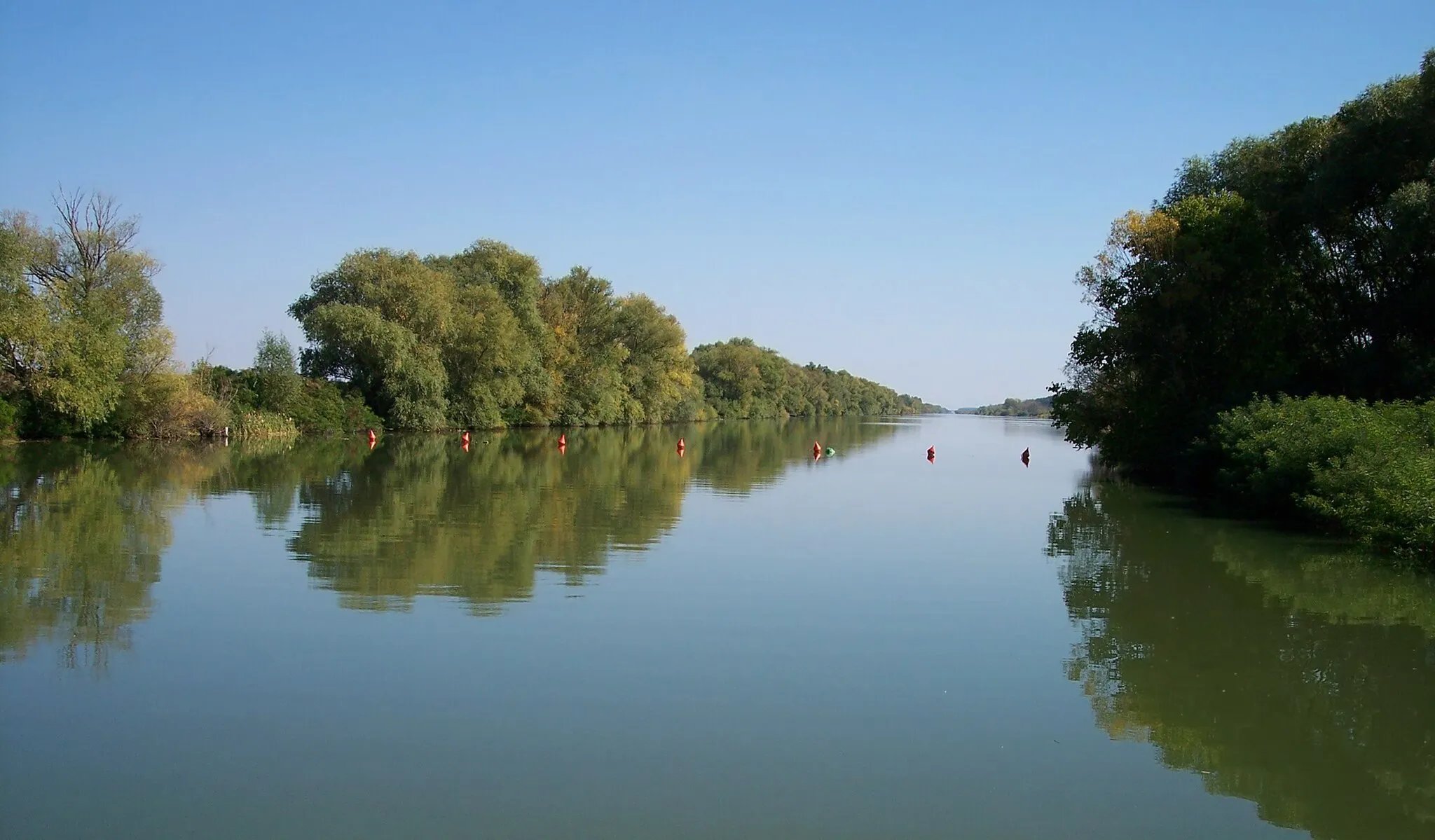 Photo showing: Kettős-Körös river at Békés, shot from the floodgate (Hungary)