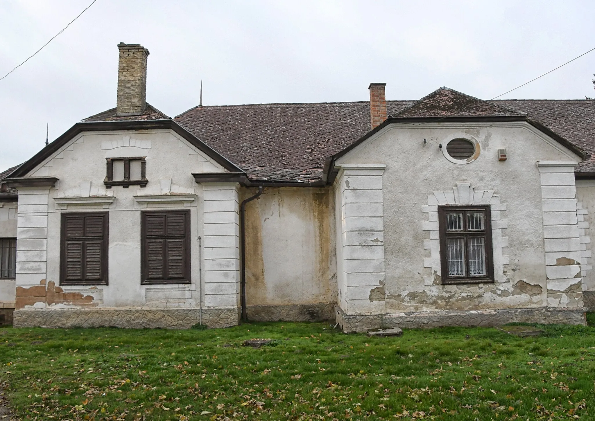 Photo showing: The southern side of the Zichy–Weinckheim Mansion in Vajta