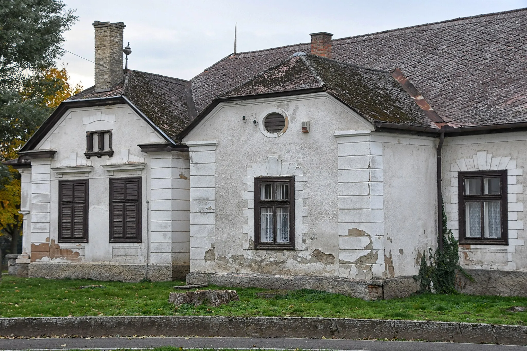 Photo showing: The southern side of the Zichy–Weinckheim Mansion in Vajta