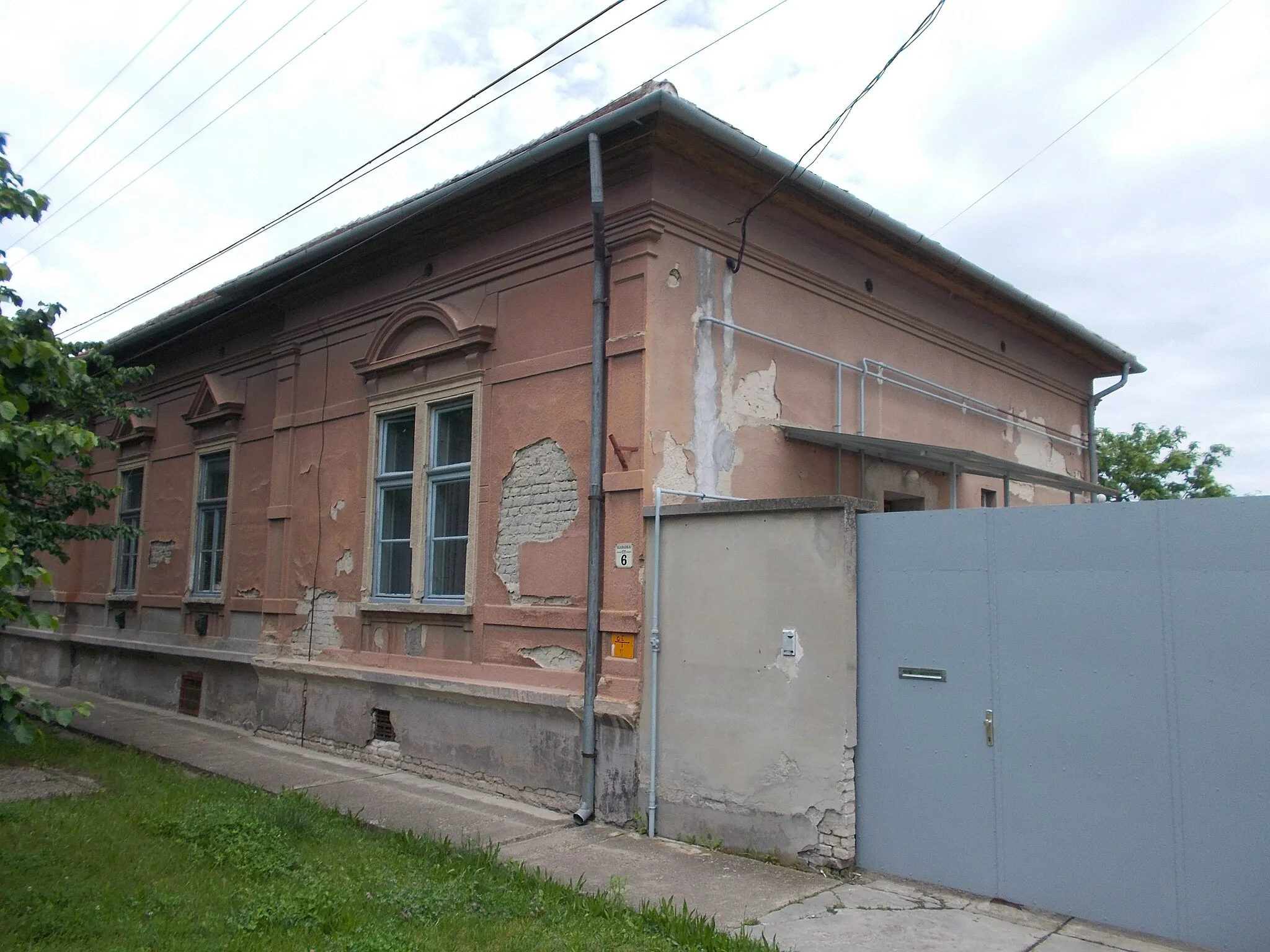 Photo showing: : Listed house. - 6, Szabadkai út, Alsóváros, Kiskunhalas, Bács-Kiskun County, Hungary.