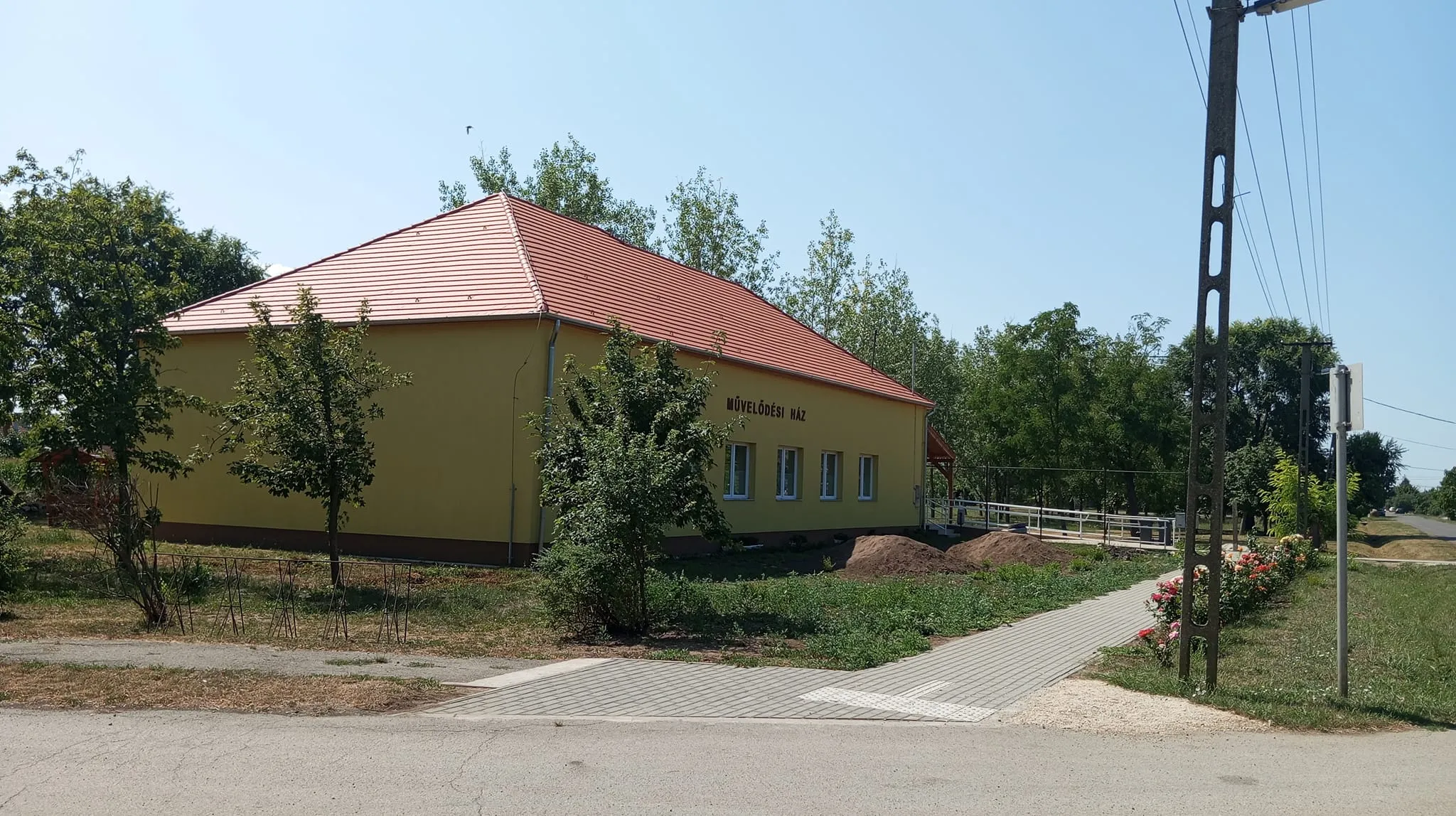Photo showing: Mezőhék művelődési ház