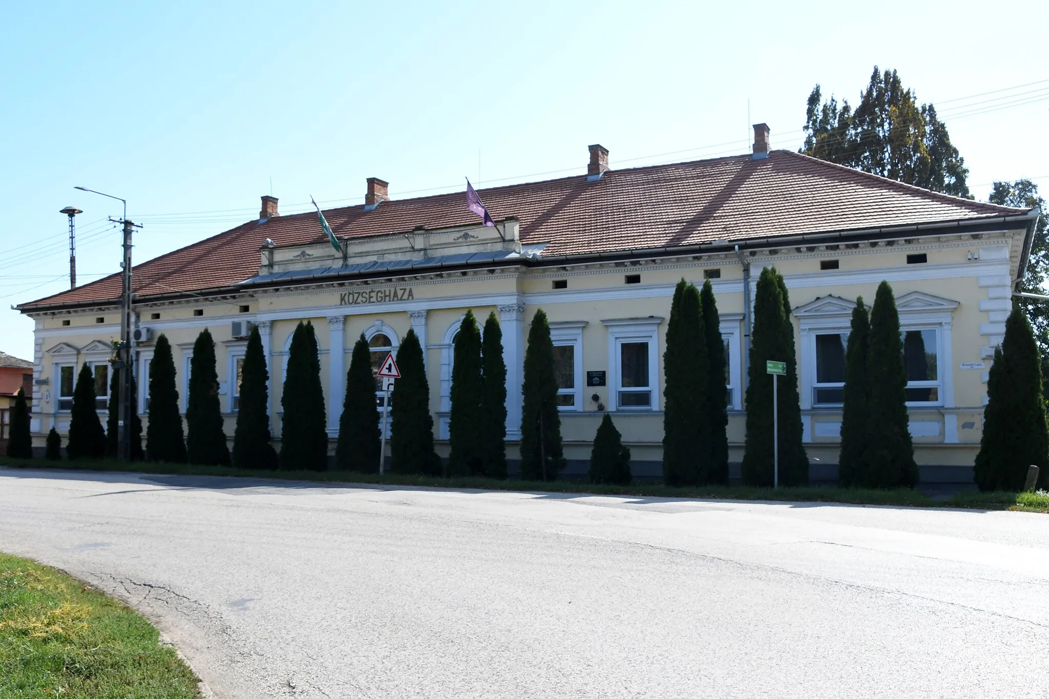 Photo showing: Village hall in Öcsöd, Hungary