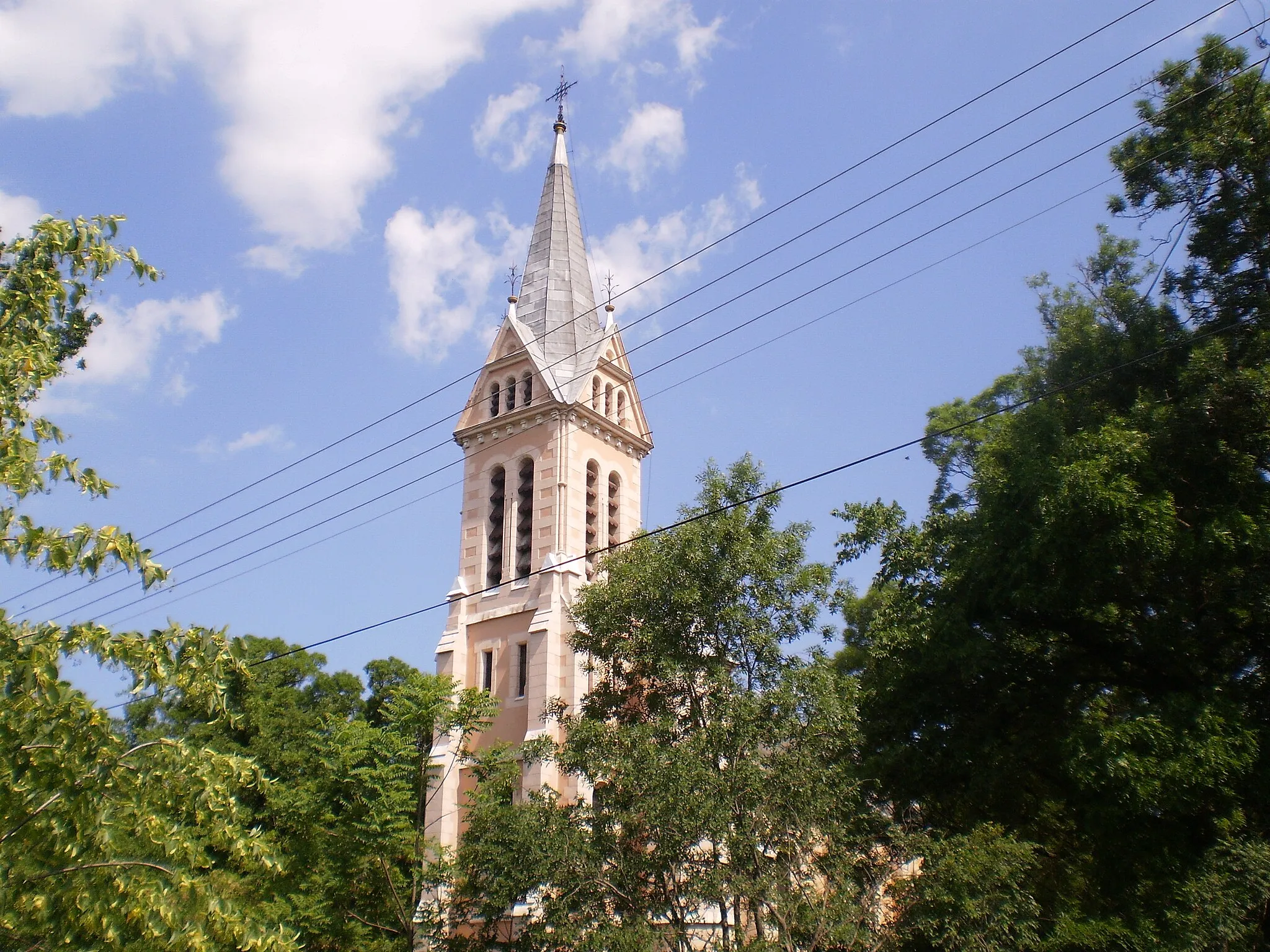 Photo showing: A nagymágocsi Szent Alajos római katolikus templom tornya.