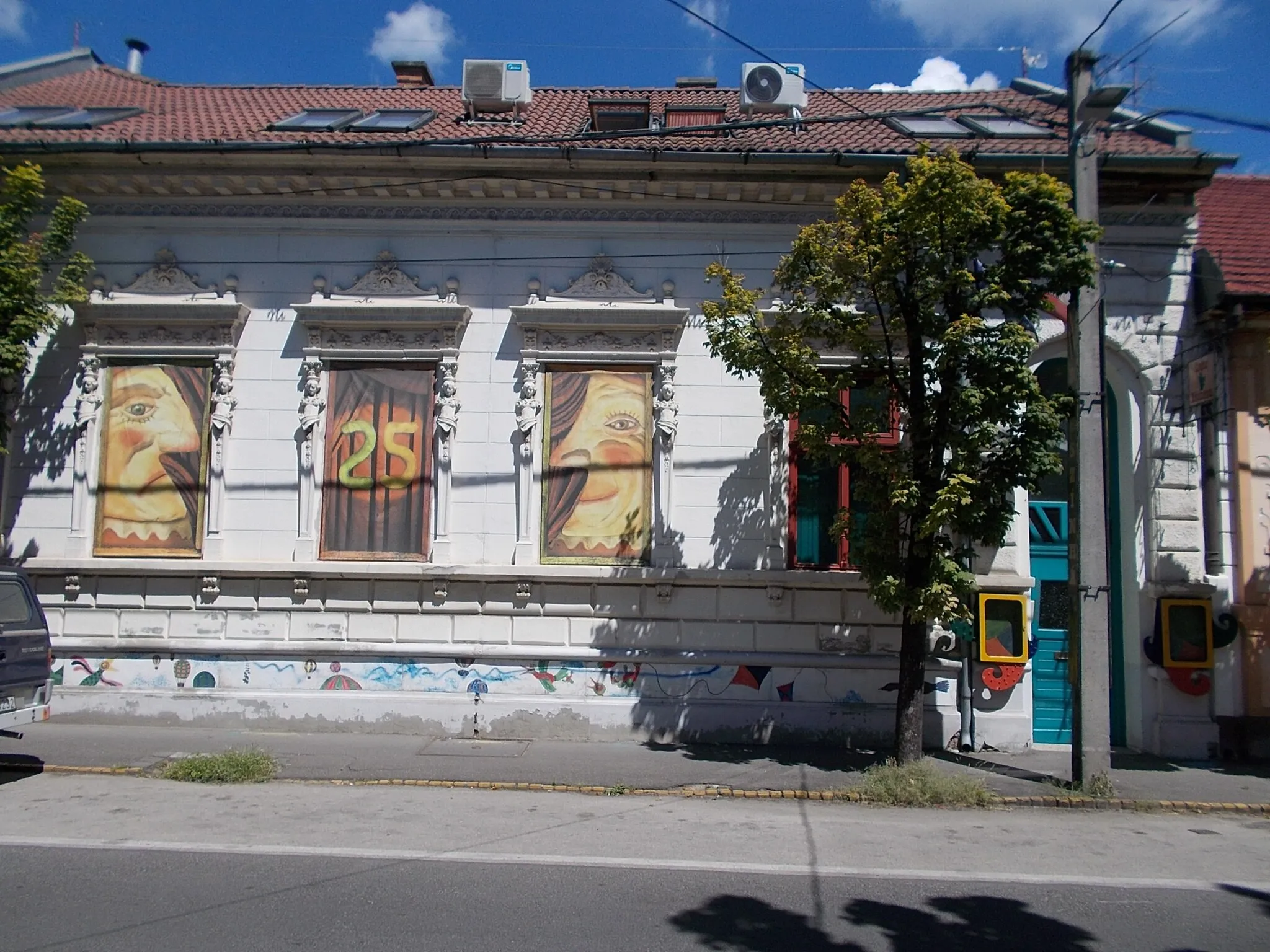 Photo showing: : Ciróka puppet theater. - 15. Budai St., Bethlenváros, Kecskemét, Bács-Kiskun County, Hungary.
