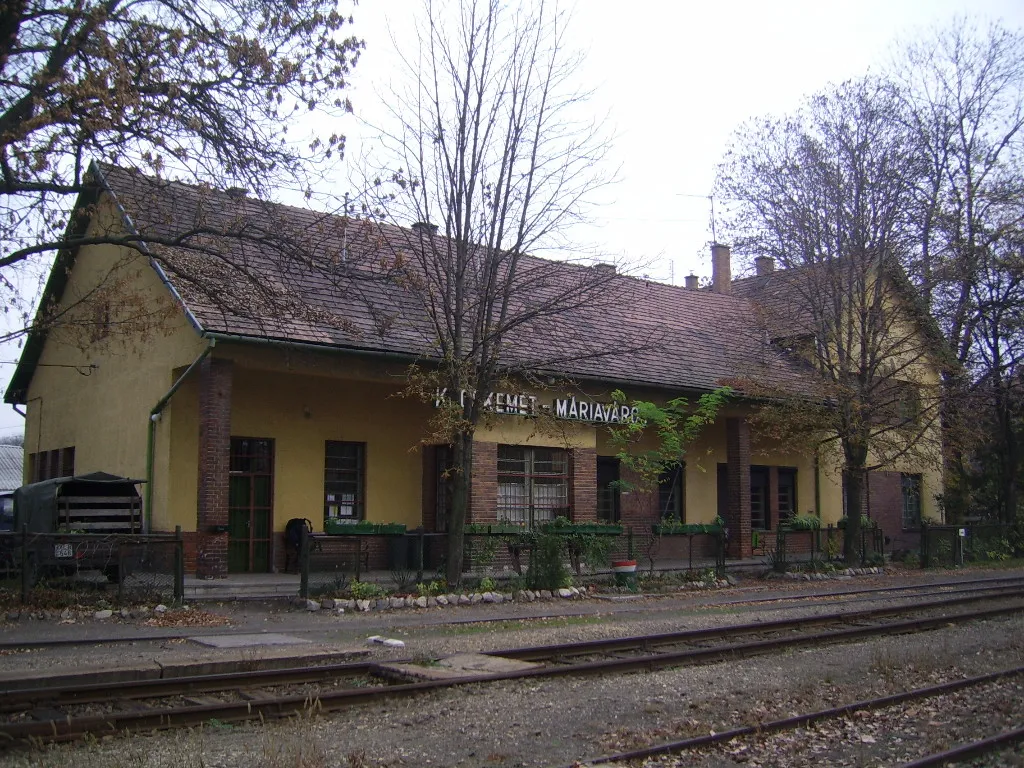 Photo showing: Kecskemét-Máriaváros train station in Kecskemét