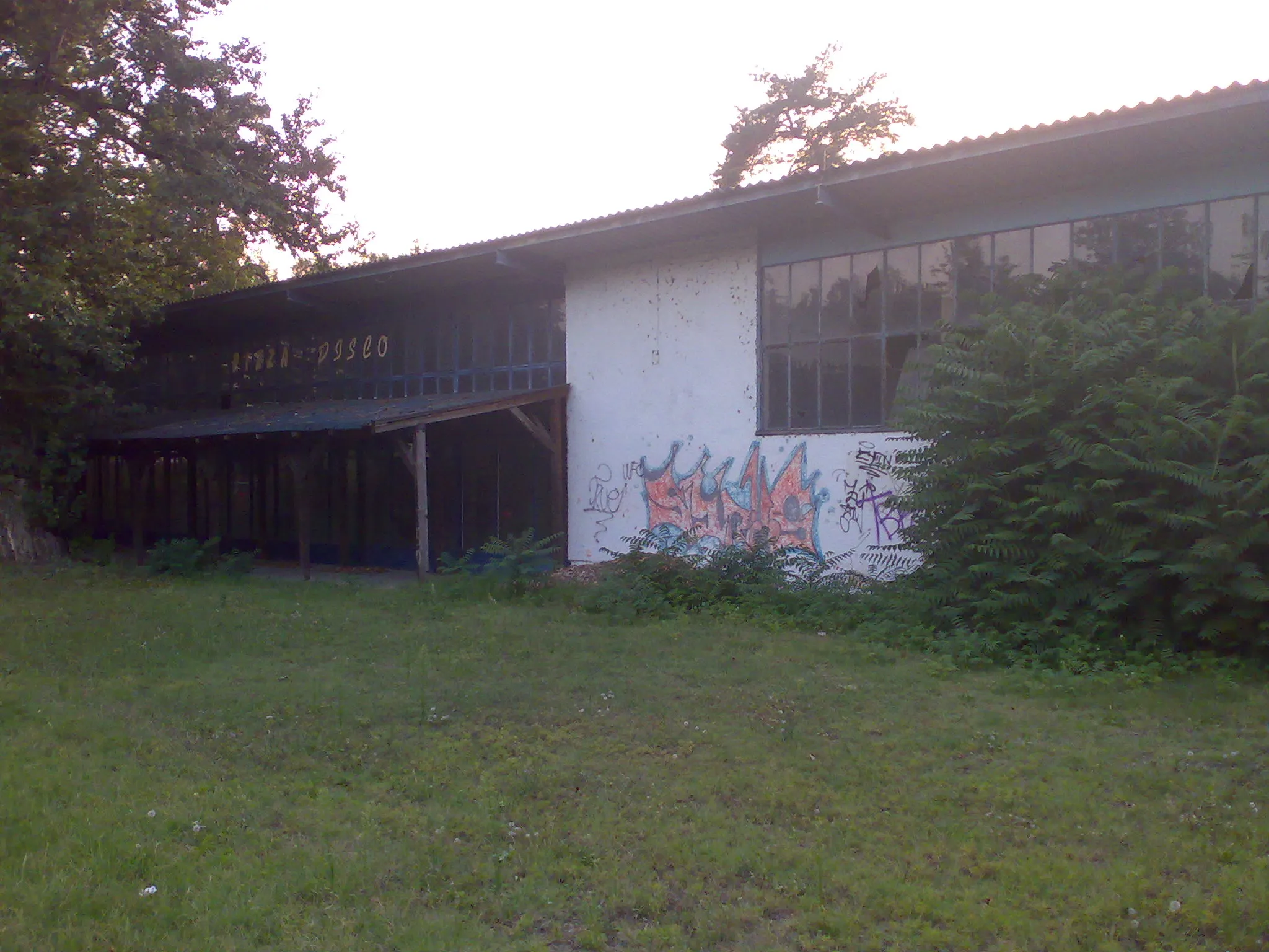Photo showing: Elhagyott szórakozóhely