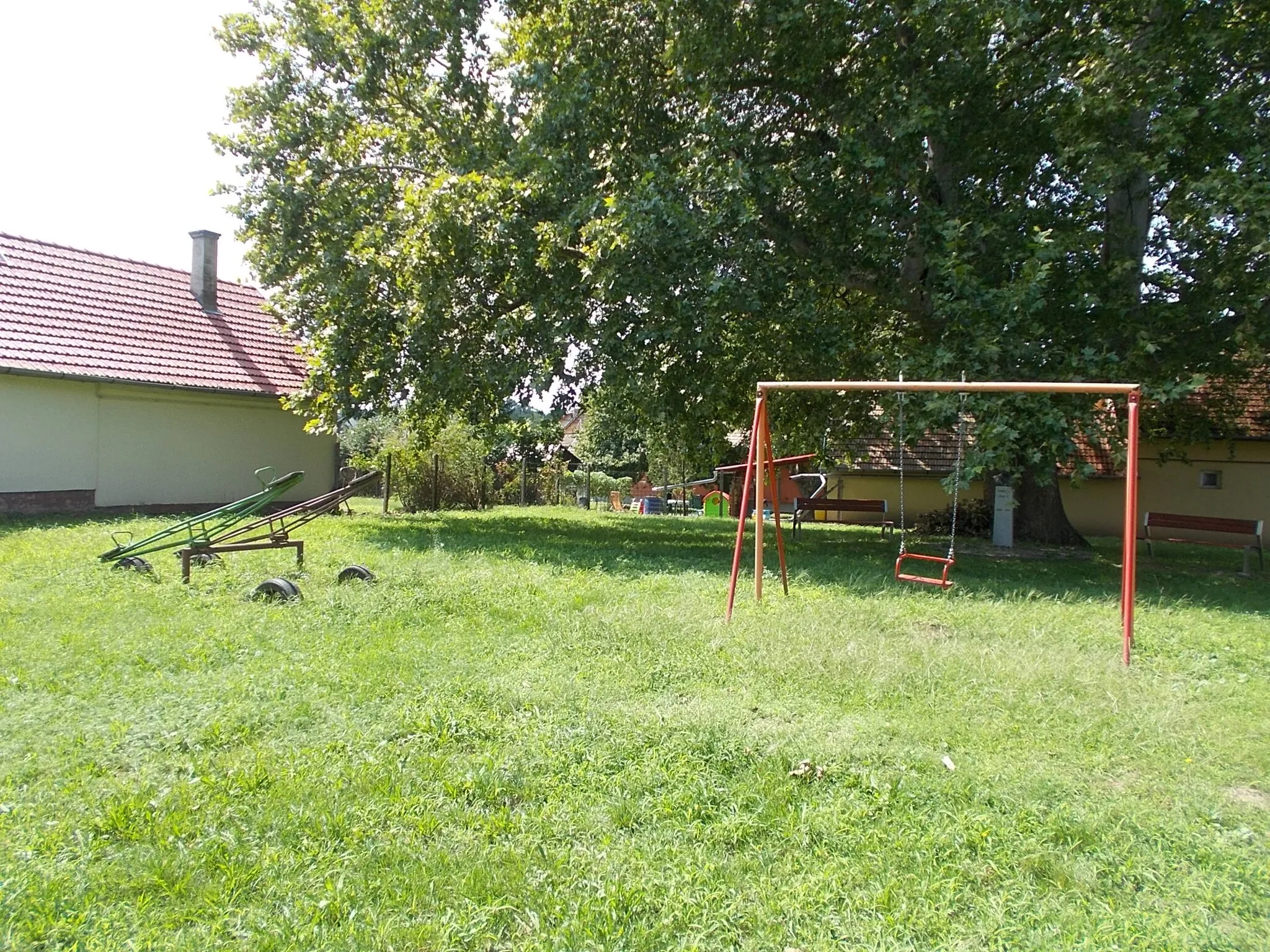 Photo showing: : Playground in park at Lengyelkert Street and Táncsics Mihály Street corner, Marcali, Somogy County, Hungary.