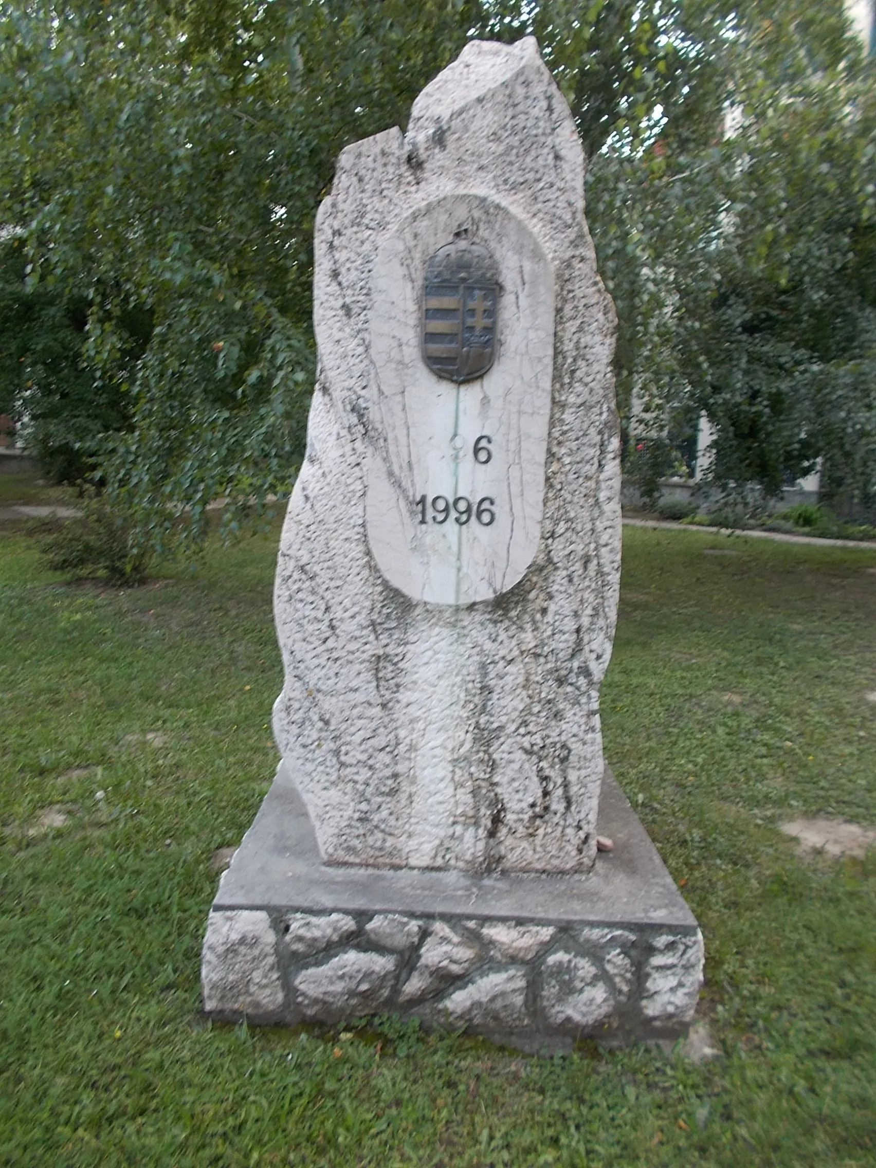 Photo showing: : Millecentenary obelisk by Pal Farkas - Szekszárd, Tolna County, Hungary.