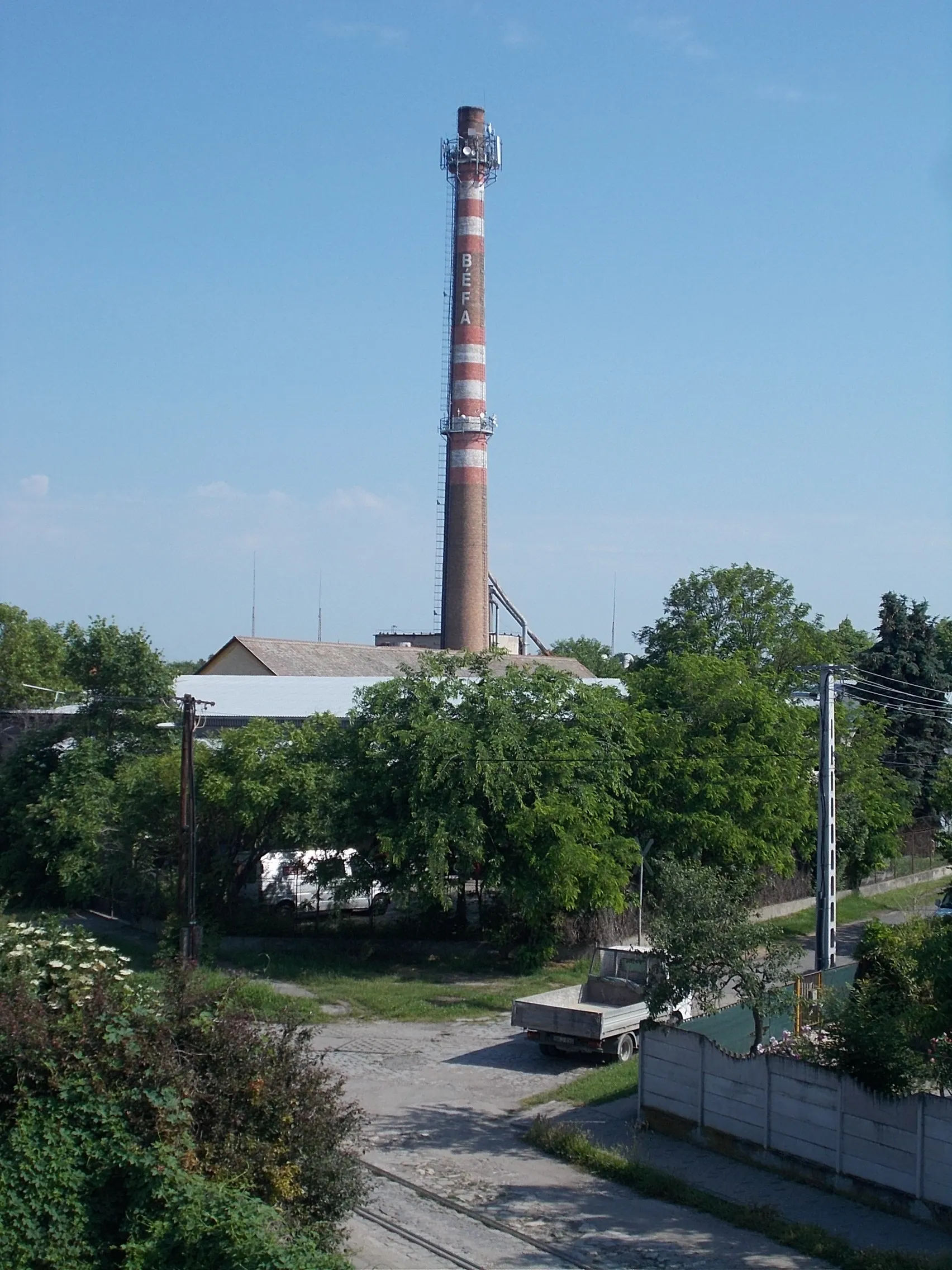 Photo showing: View toward ~ Baja Building carpentry industry and Wood industry Company. abbr. BÉFA. from the footbridge over the railway station connecting Bezerédj Pál Street/Állomás Square and Rudnay Gyula Street, Baja, Tolna County, Hungary.