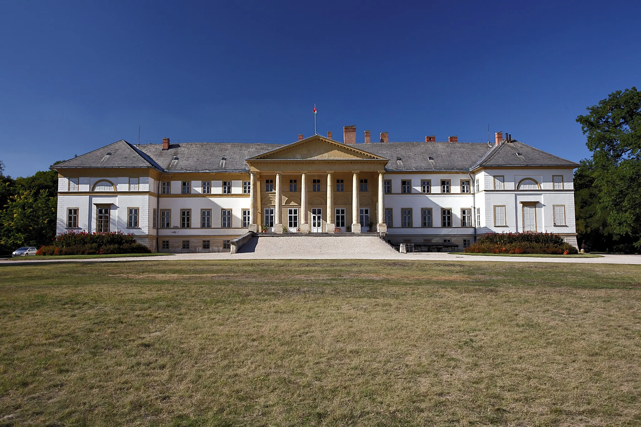 Photo showing: Festetics (Festetich) Palace in Dég, Fejér county, Hungary. Built 1810 to 1815 in neoclassical style by architect Mihály Pollack.