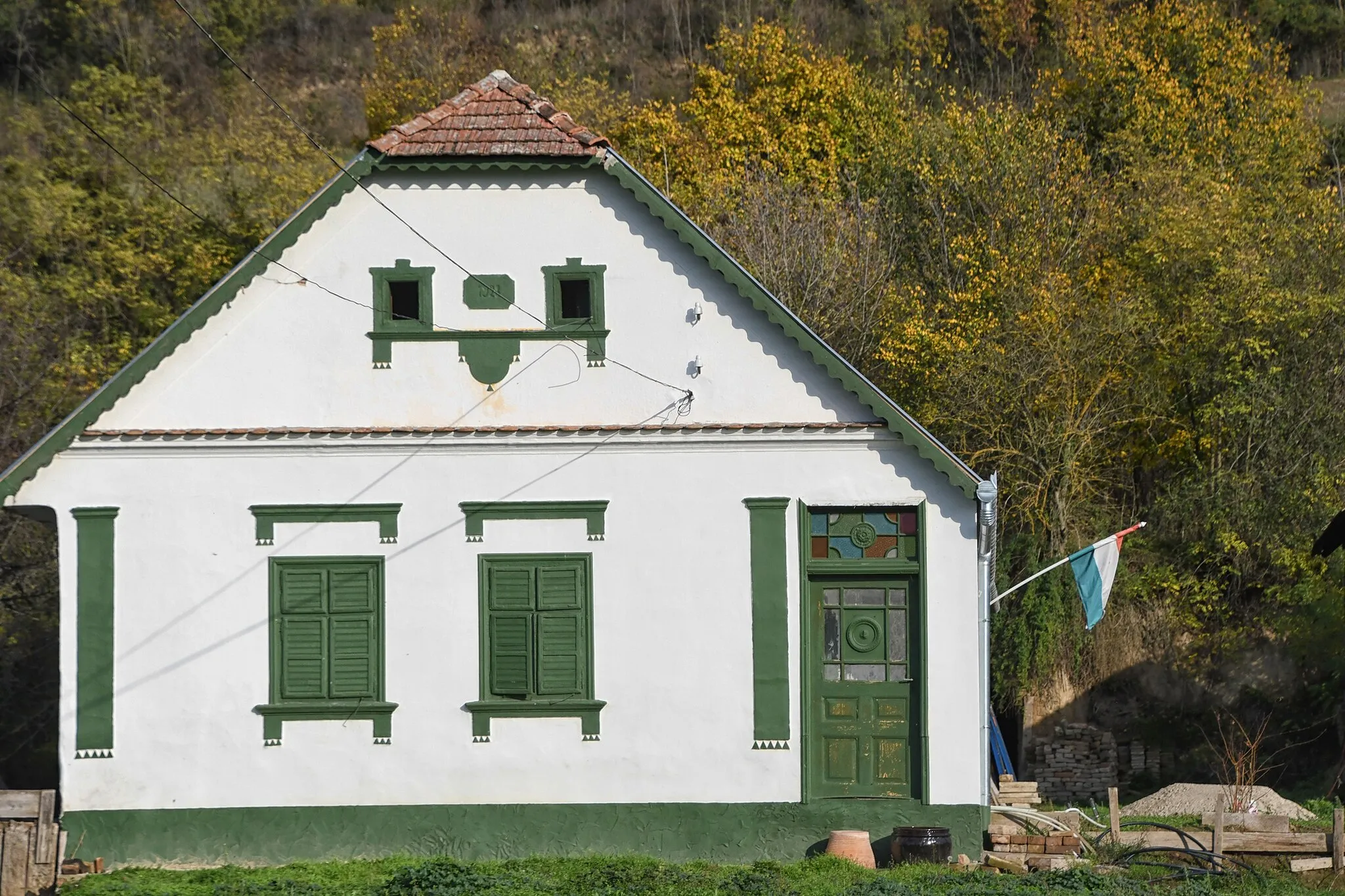 Photo showing: Traditional house in Varsád