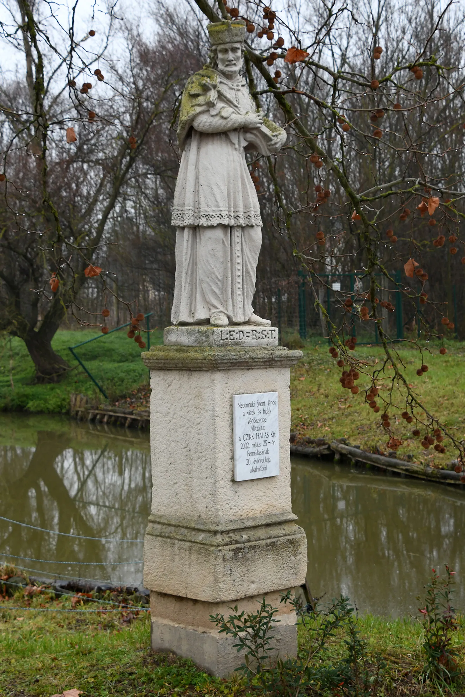 Photo showing: Statue of Saint John of Nepomuk in Varsád