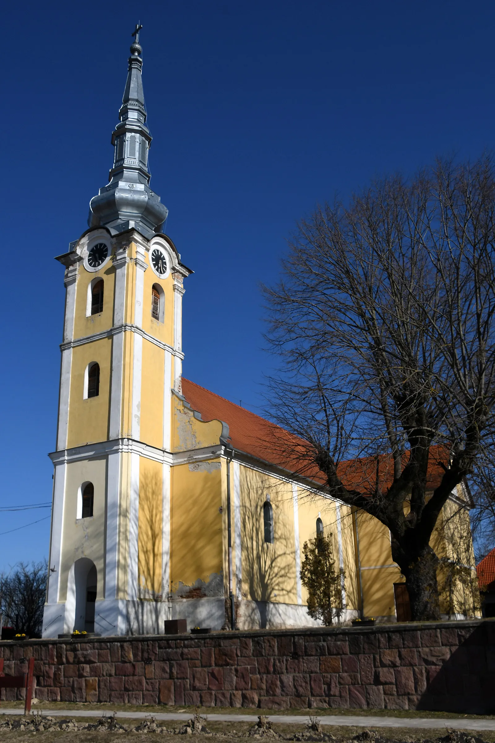 Photo showing: Roman Catholic church in Kurd, Hungary