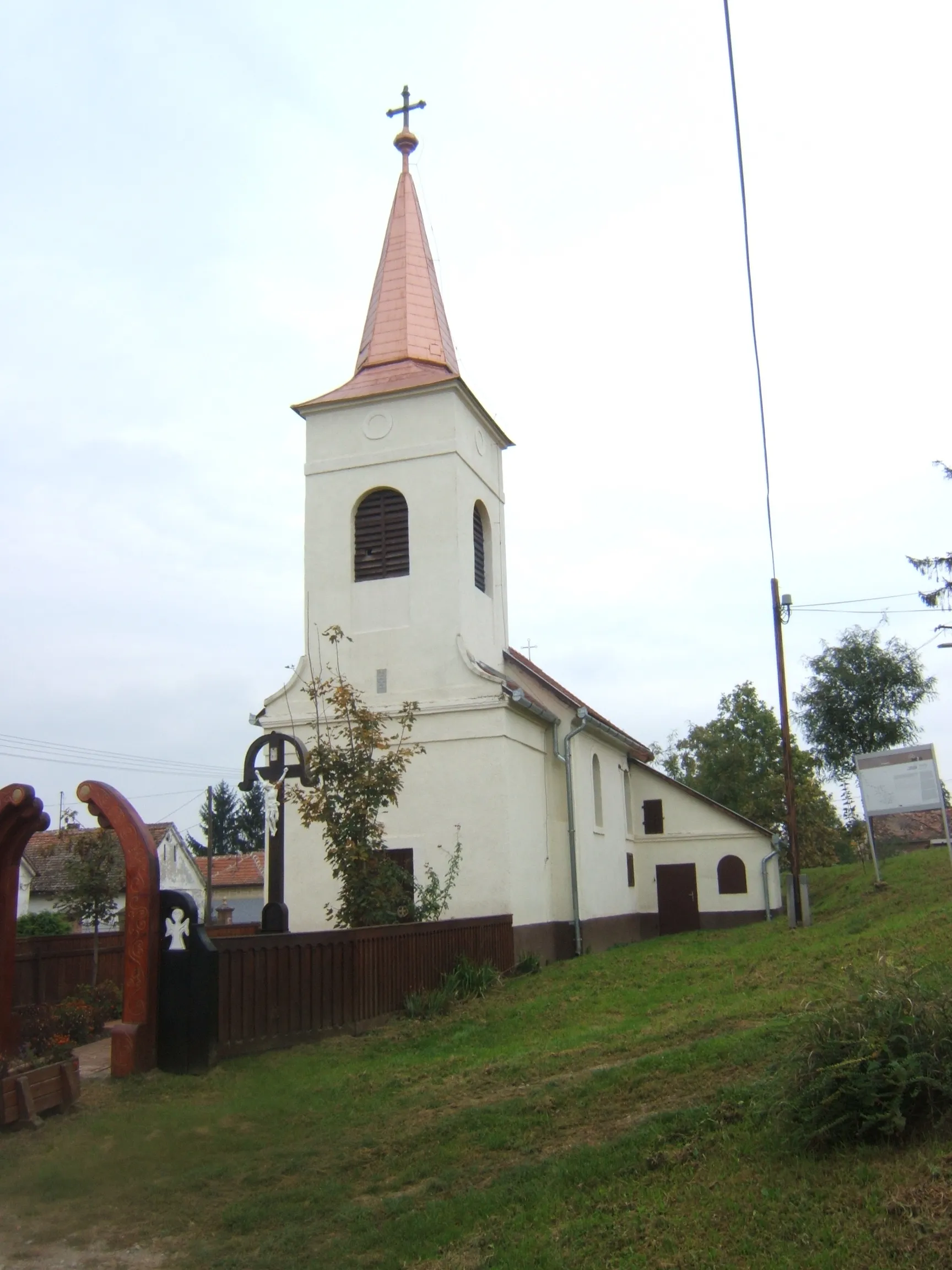 Photo showing: Cserdi temploma