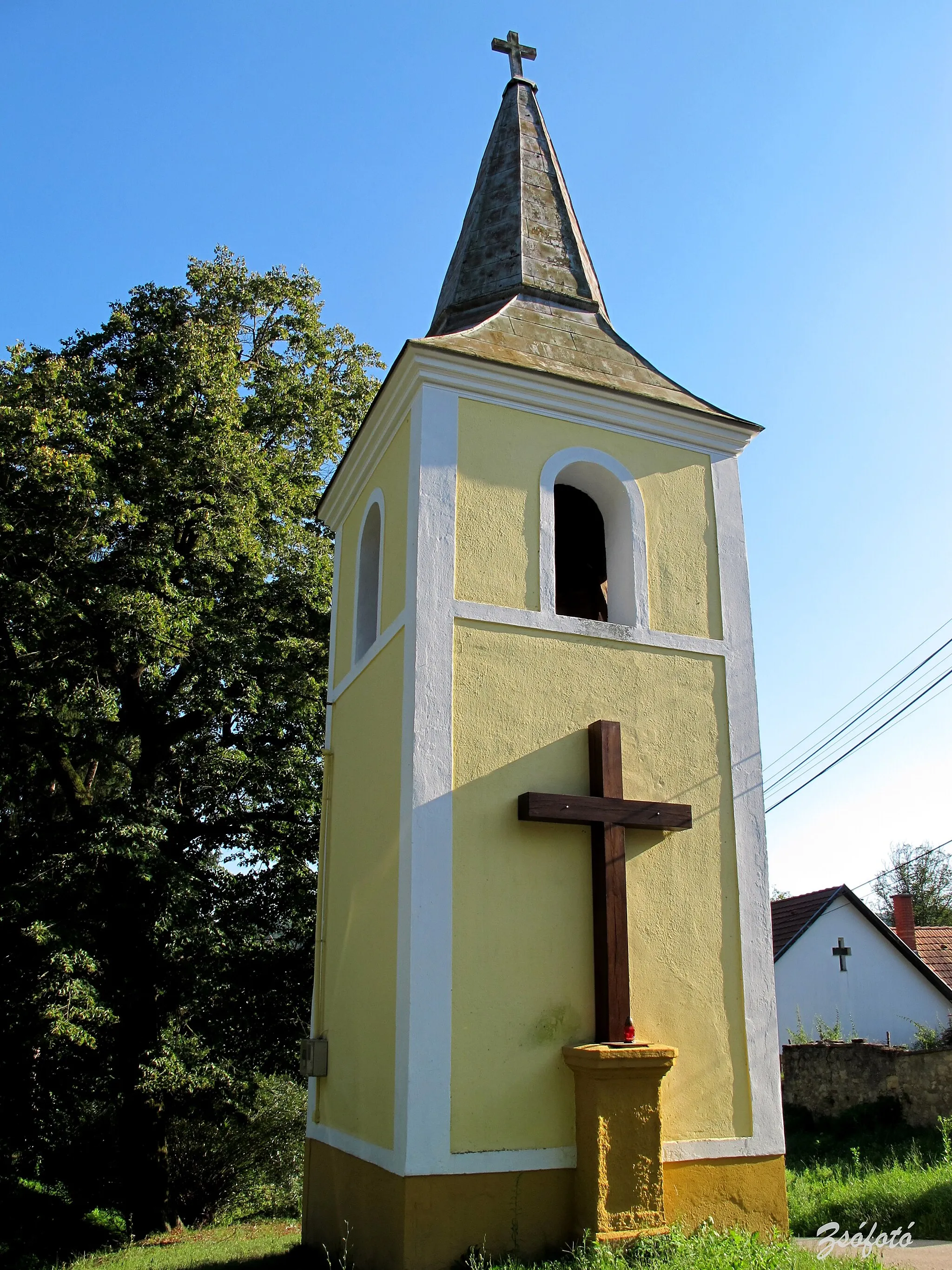 Photo showing: Kishajmás-Szatina, harangtorony